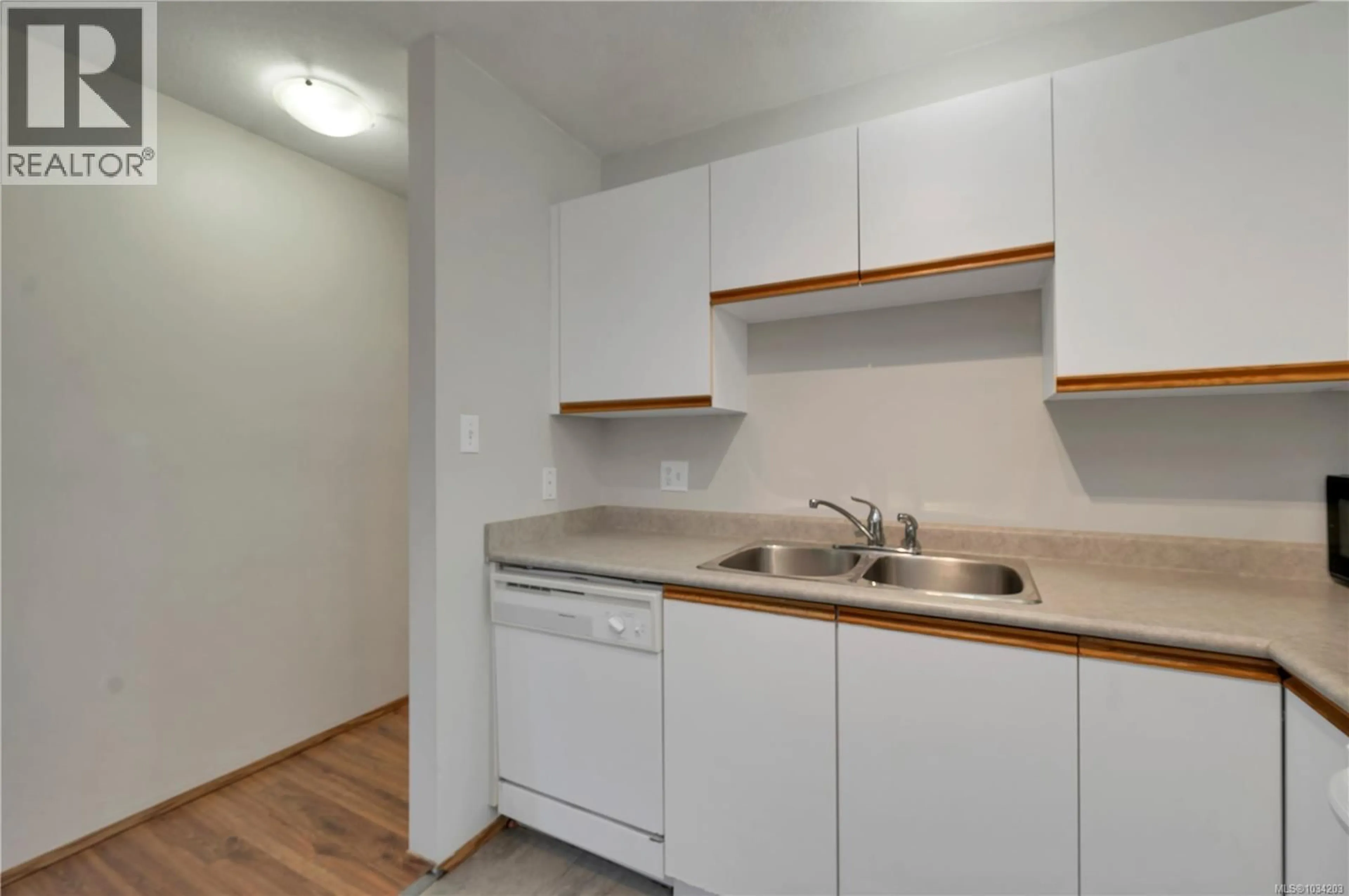 Standard kitchen, unknown for 3A - 1350 CREEKSIDE WAY, Campbell River British Columbia V9W6R7