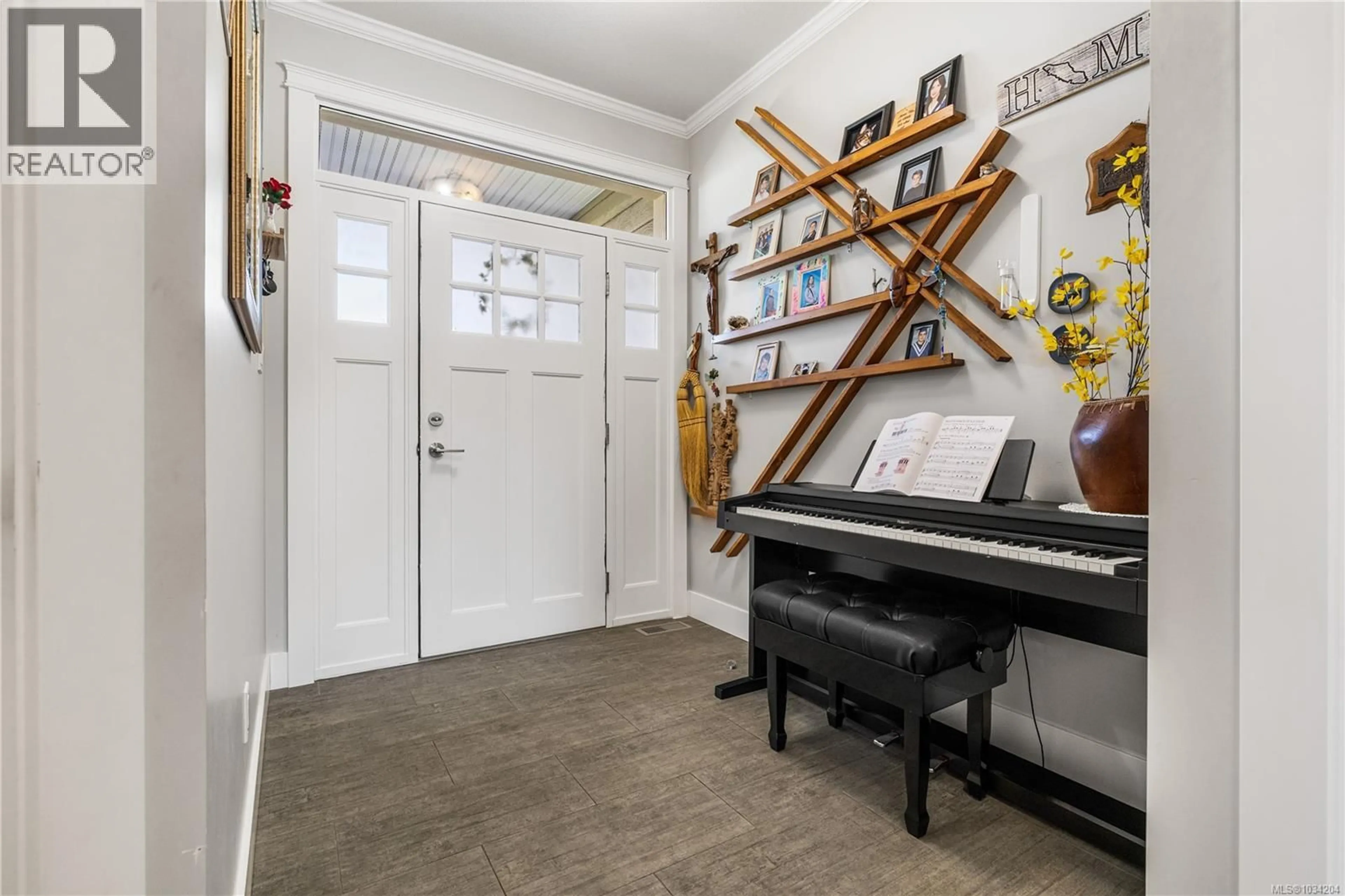 Indoor entryway for 233 VERMONT DRIVE, Campbell River British Columbia V9W0C3