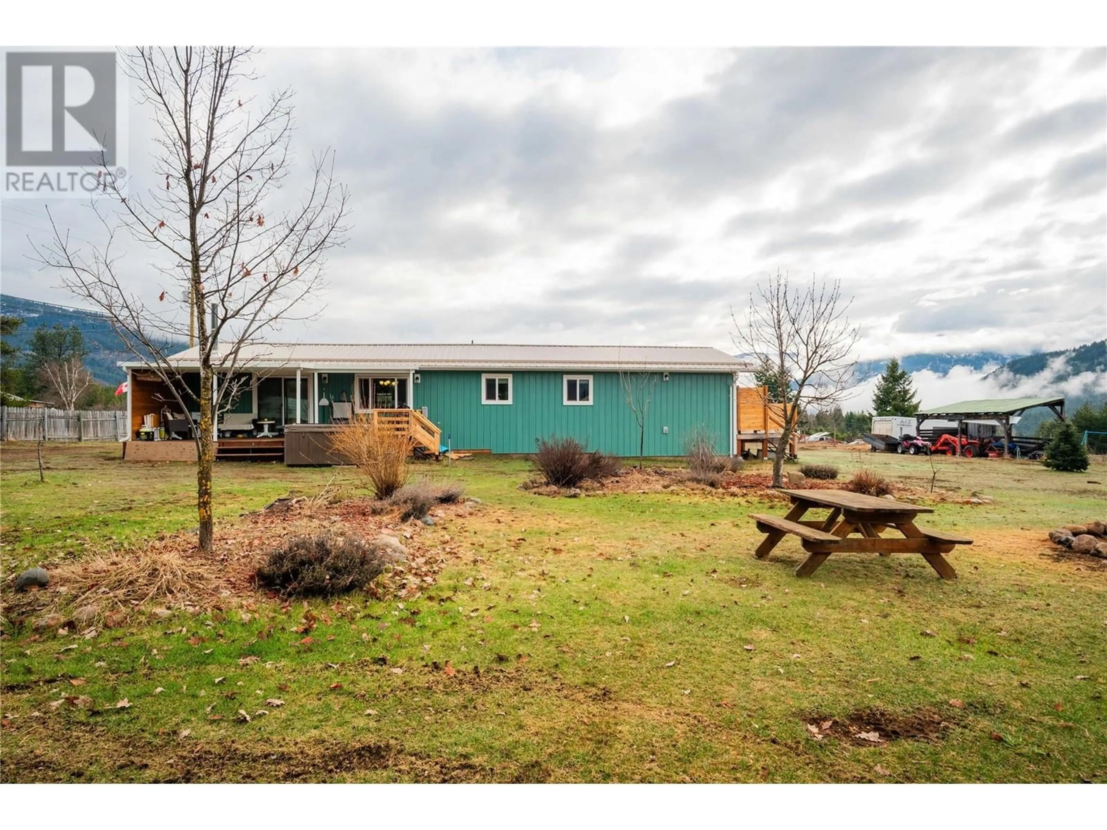 A pic from outside/outdoor area/front of a property/back of a property/a pic from drone, unknown for 3684 KRESTOVA ROAD, Krestova British Columbia V0G1H2