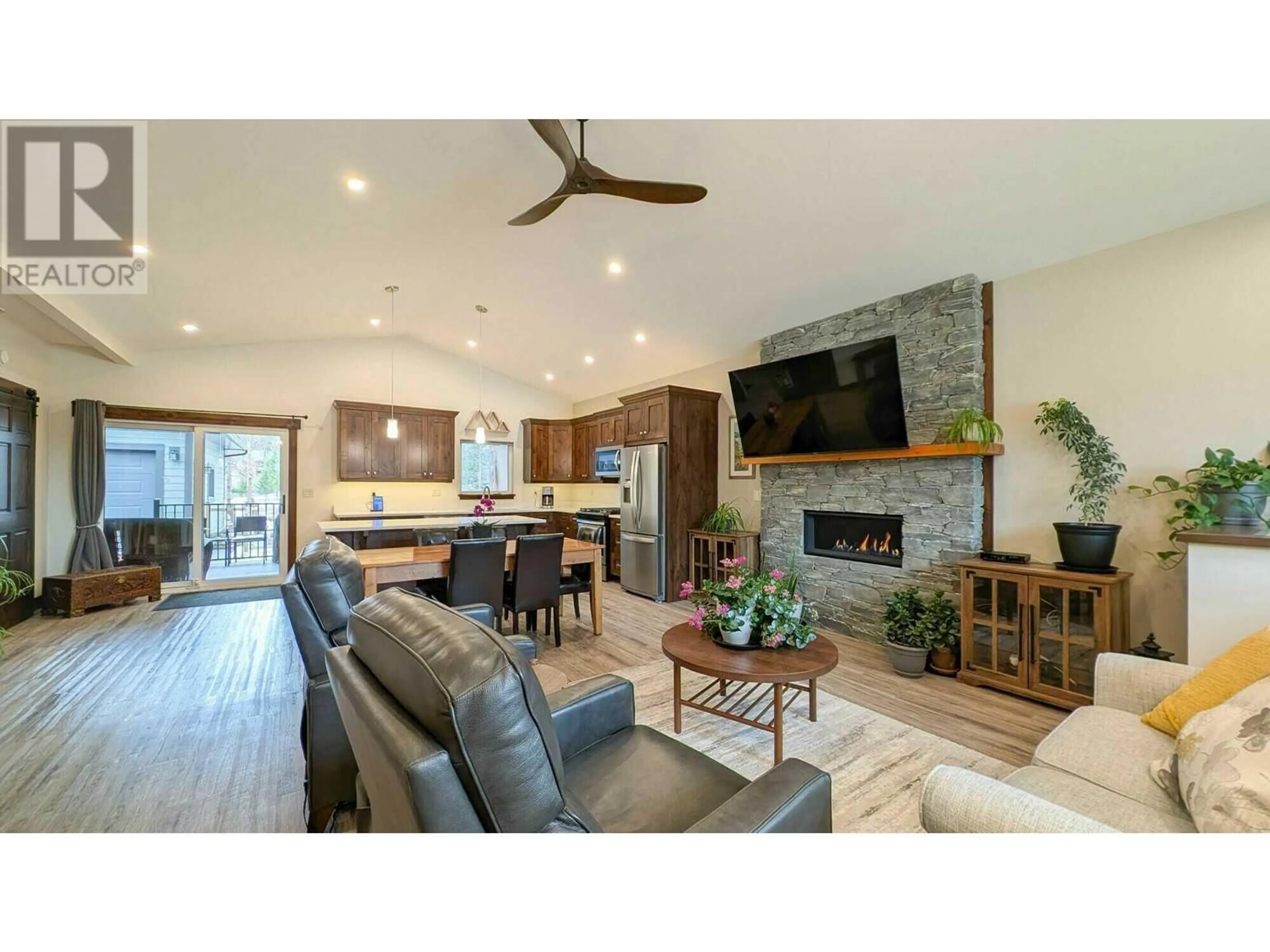 Open concept kitchen, wood/laminate floor for 438 FOREST CROWNE RISE, Kimberley British Columbia V1A0A5