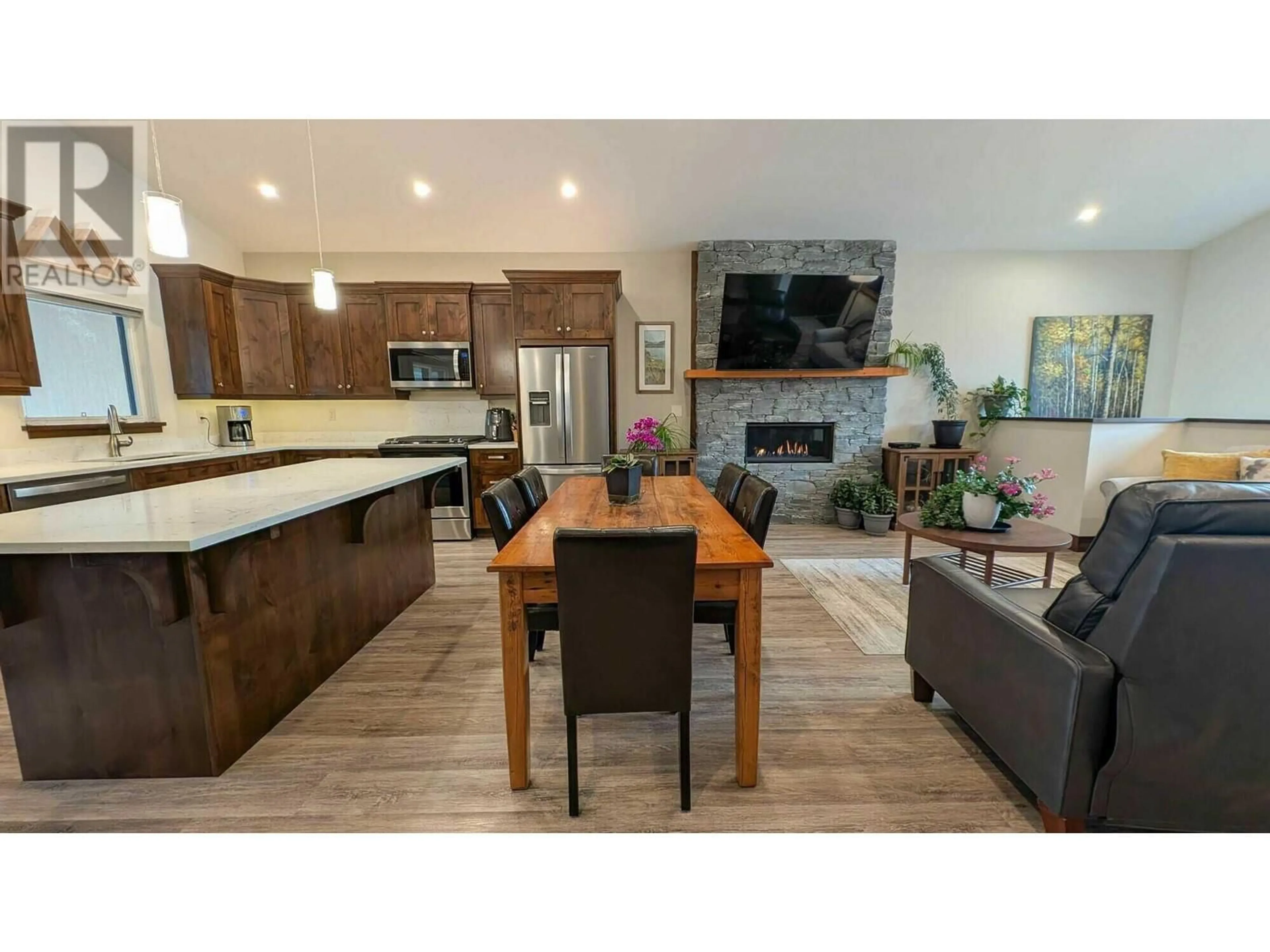 Open concept kitchen, unknown for 438 FOREST CROWNE RISE, Kimberley British Columbia V1A0A5