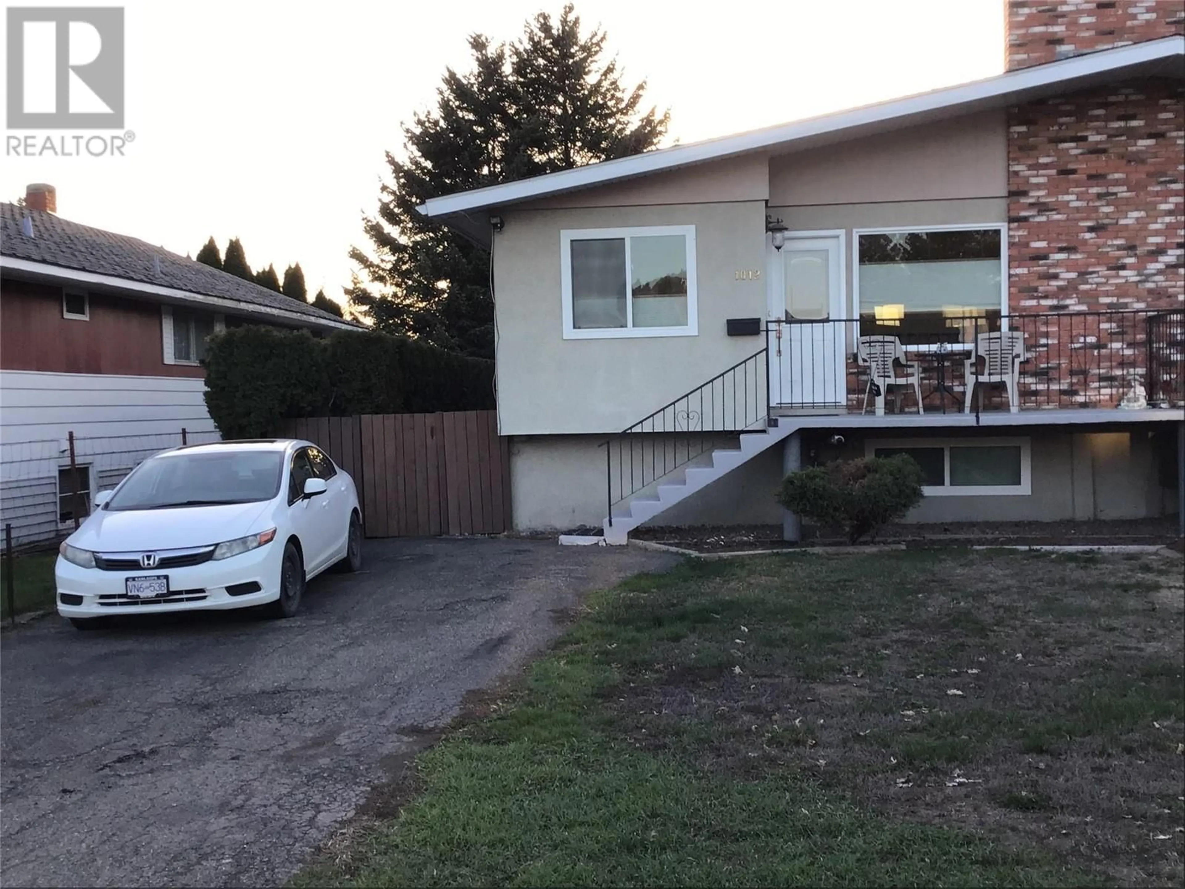 A pic from outside/outdoor area/front of a property/back of a property/a pic from drone, street for 1012 LAROQUE STREET, Kamloops British Columbia V2B5L5