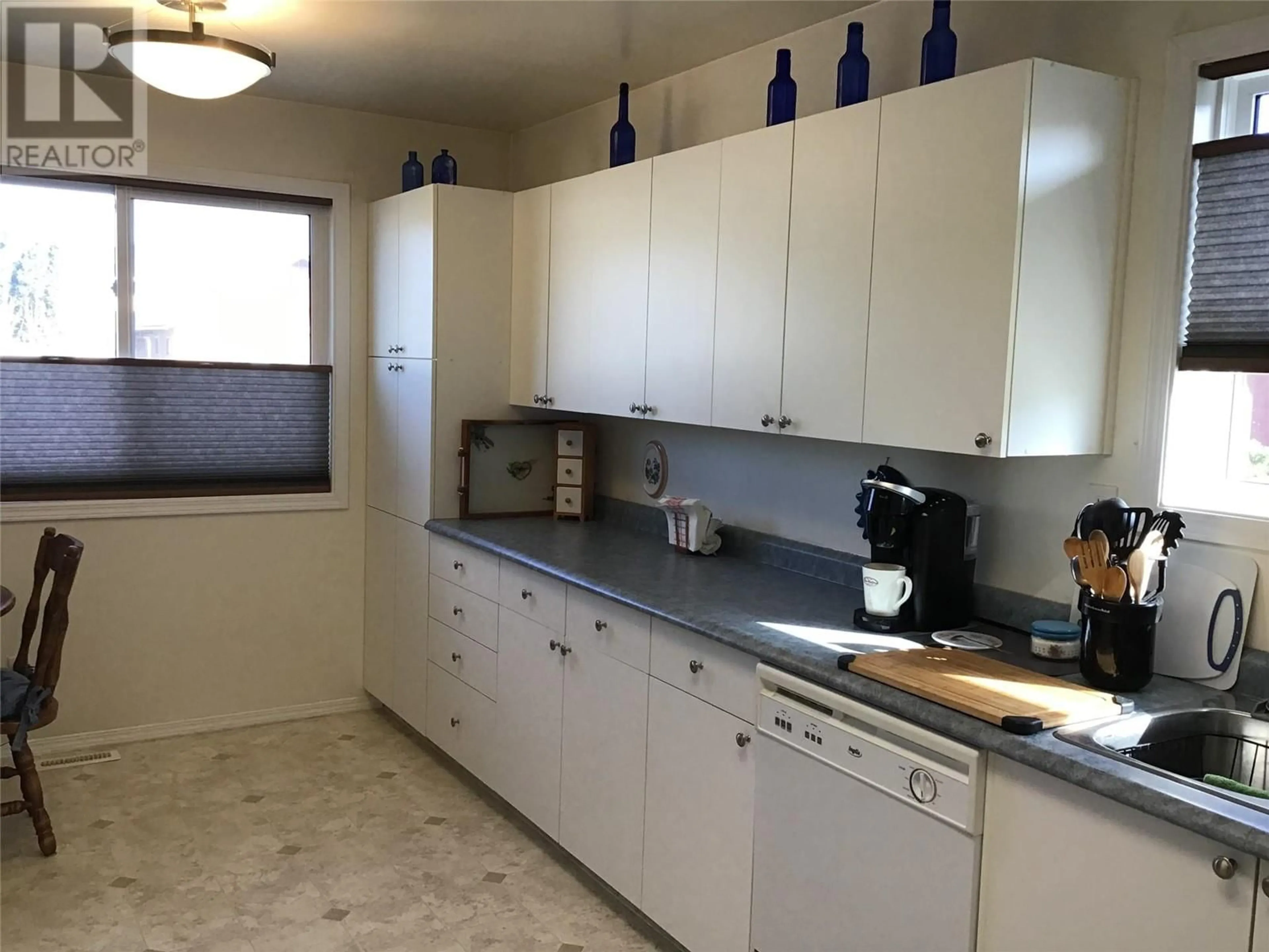 Standard kitchen, unknown for 1012 LAROQUE STREET, Kamloops British Columbia V2B5L5
