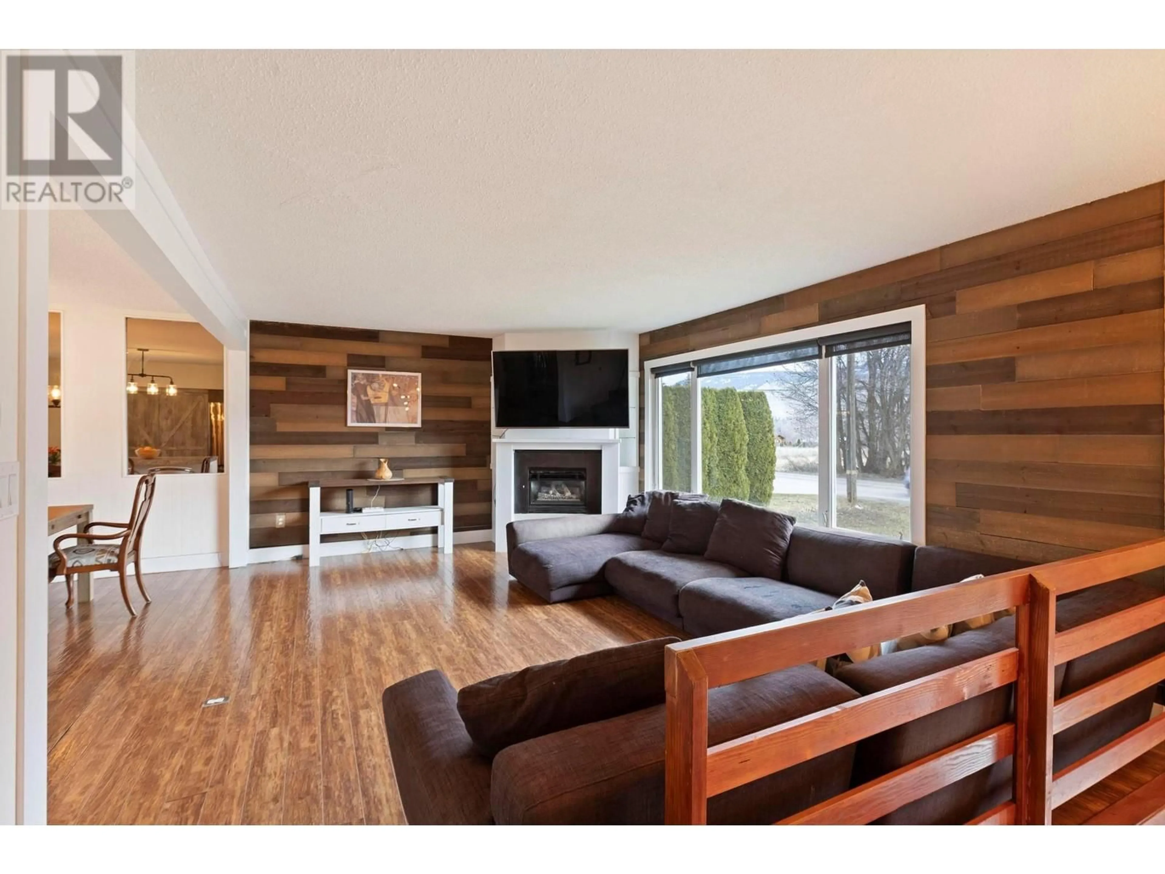 Living room with furniture, wood/laminate floor for 9126 SHANKS ROAD, Lake Country British Columbia V4V1M4