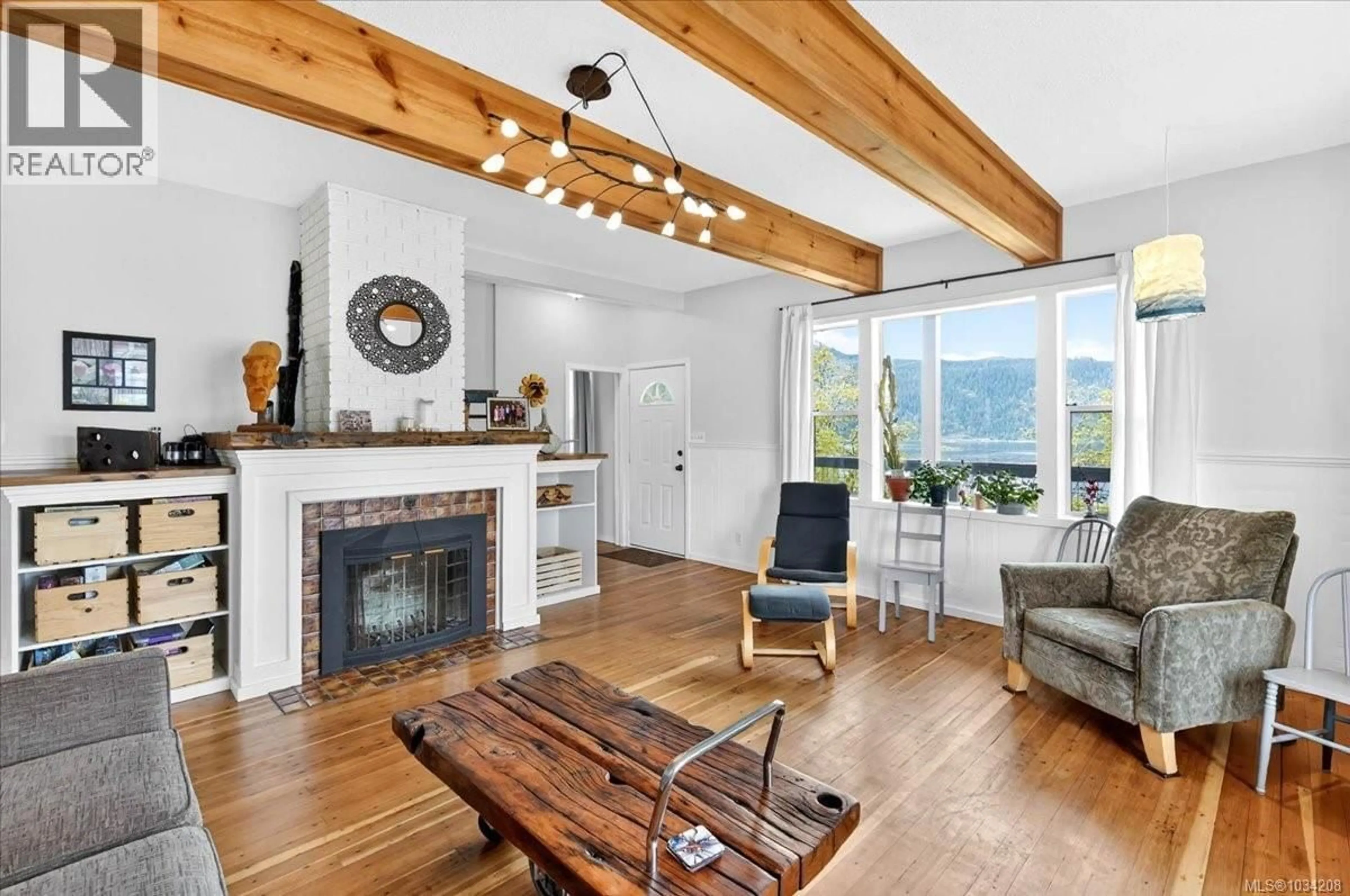 Living room with furniture, wood/laminate floor for 2880 1ST AVENUE, Port Alberni British Columbia V9Y1X4