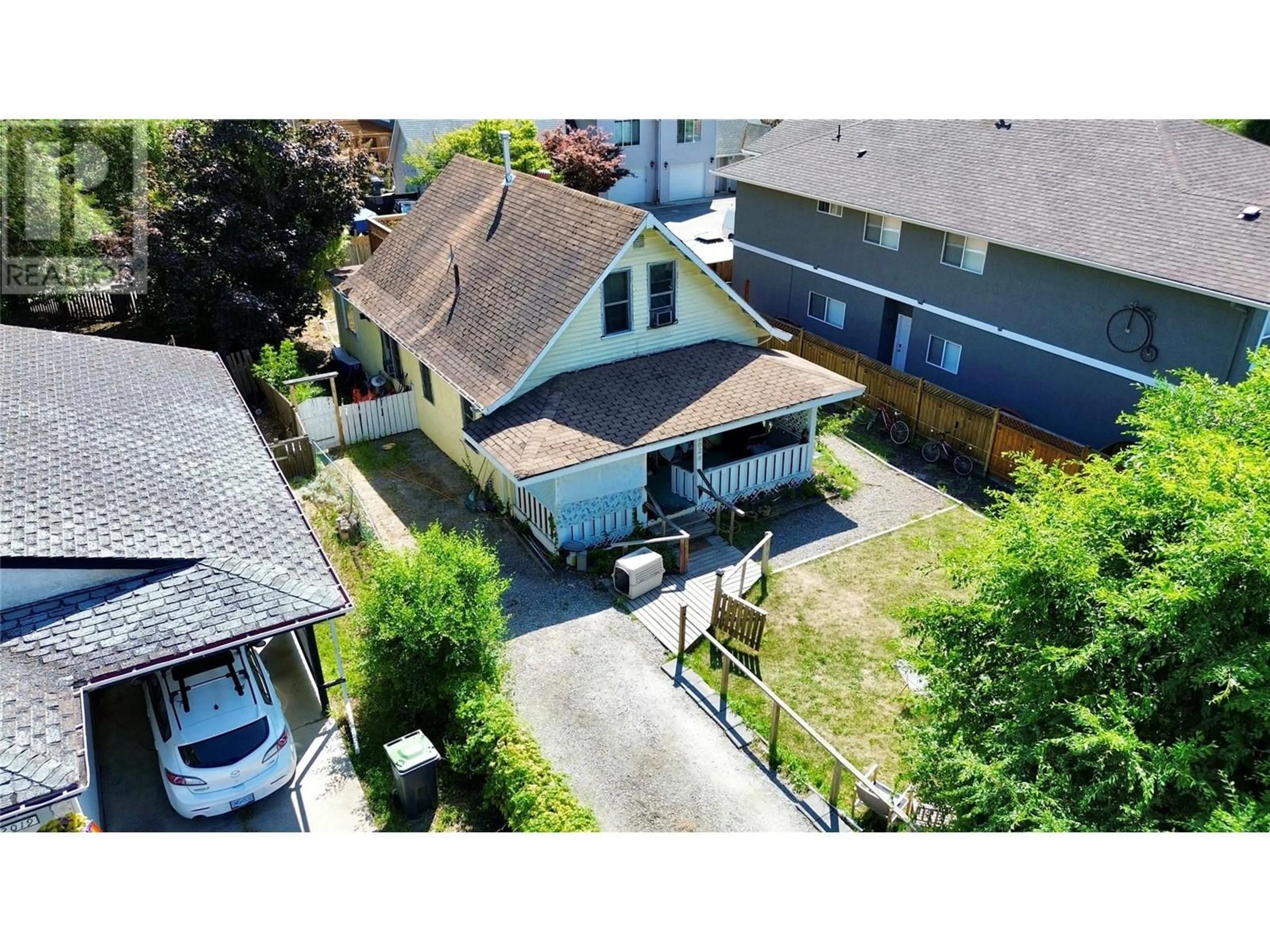 A pic from outside/outdoor area/front of a property/back of a property/a pic from drone, street for 2029 RICHTER STREET, Kelowna British Columbia V1Y2N4