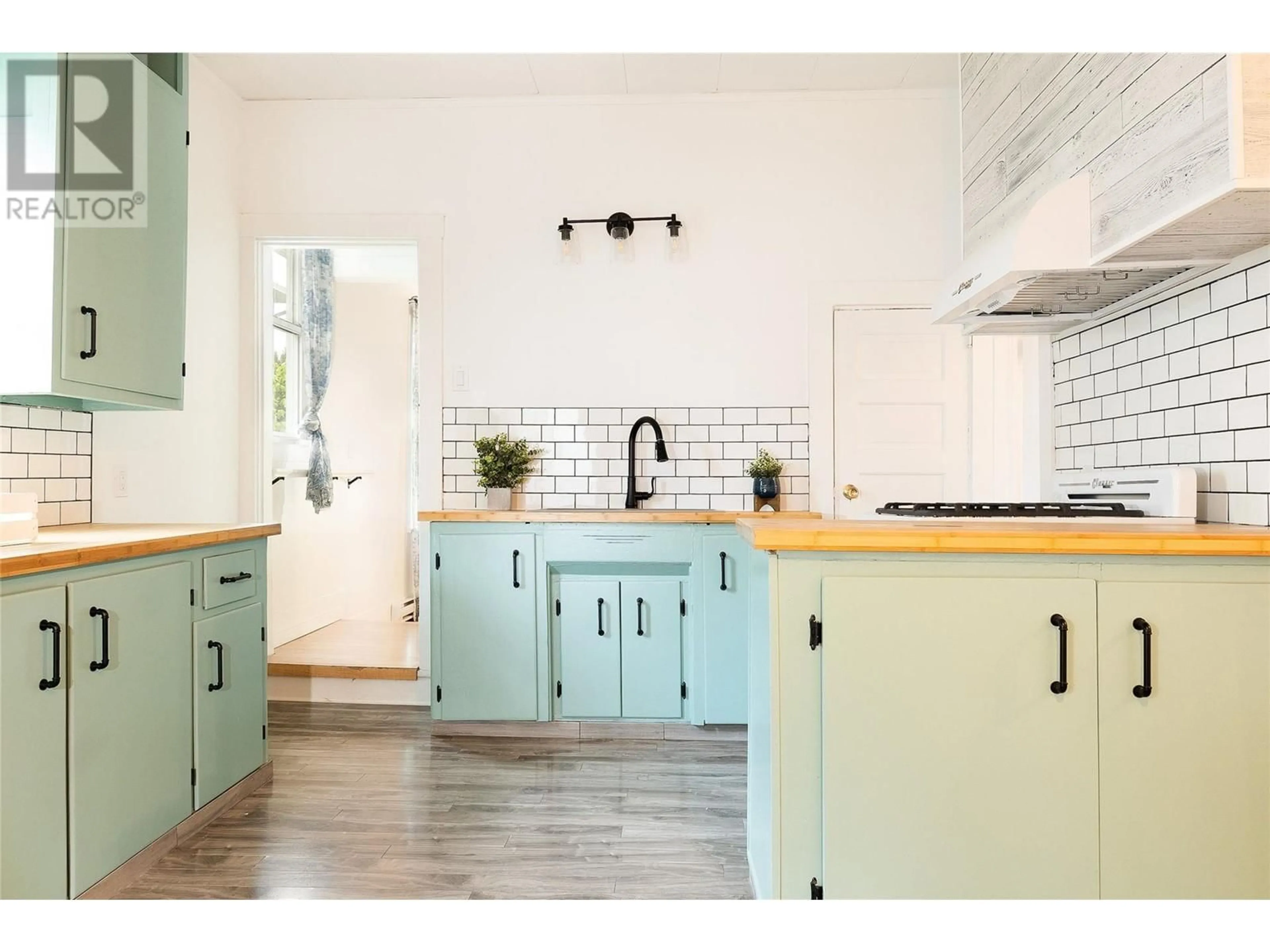 Open concept kitchen, unknown for 2029 RICHTER STREET, Kelowna British Columbia V1Y2N4