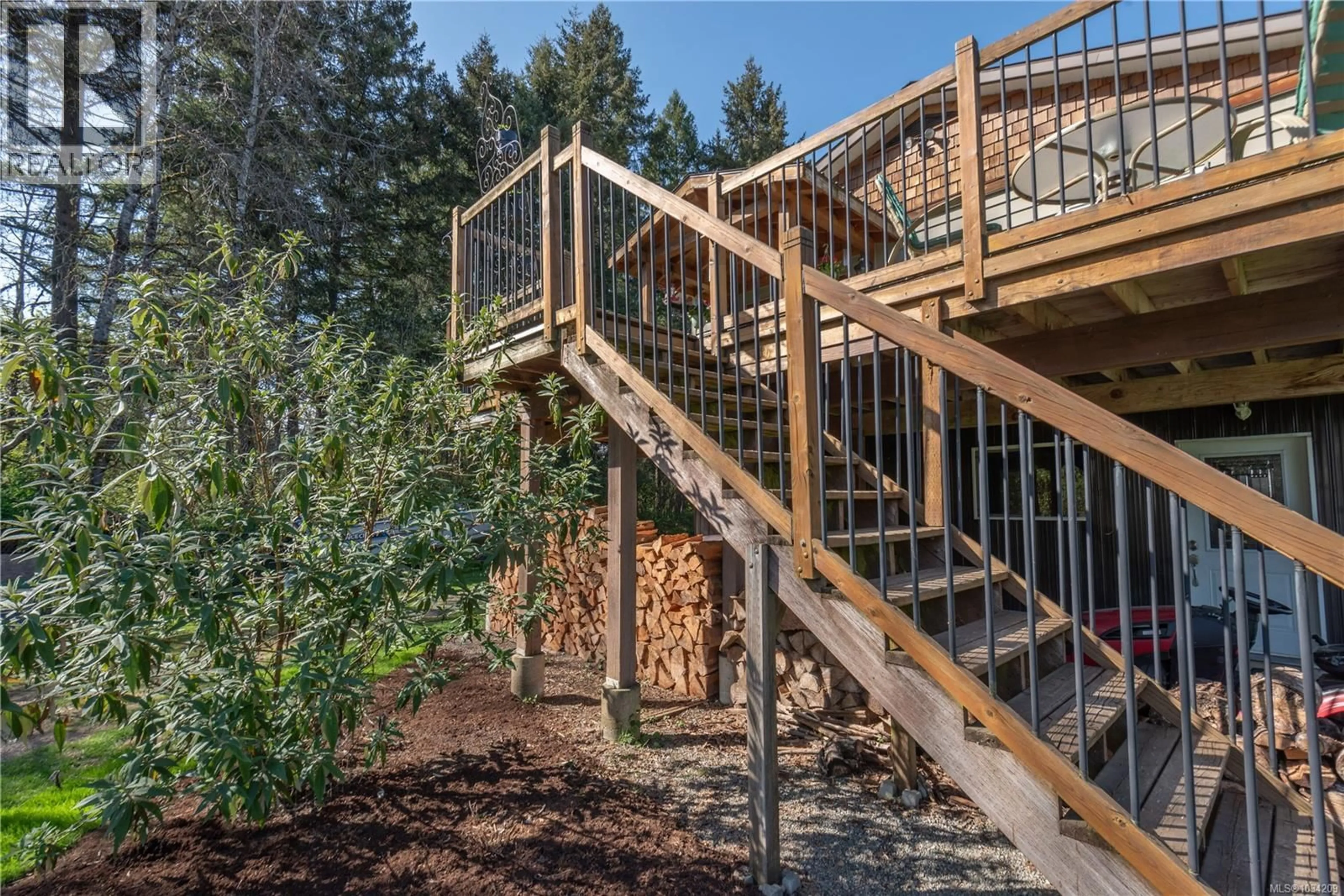 Stairs for 3468 COWICHAN LAKE ROAD, Duncan British Columbia V9L6K5