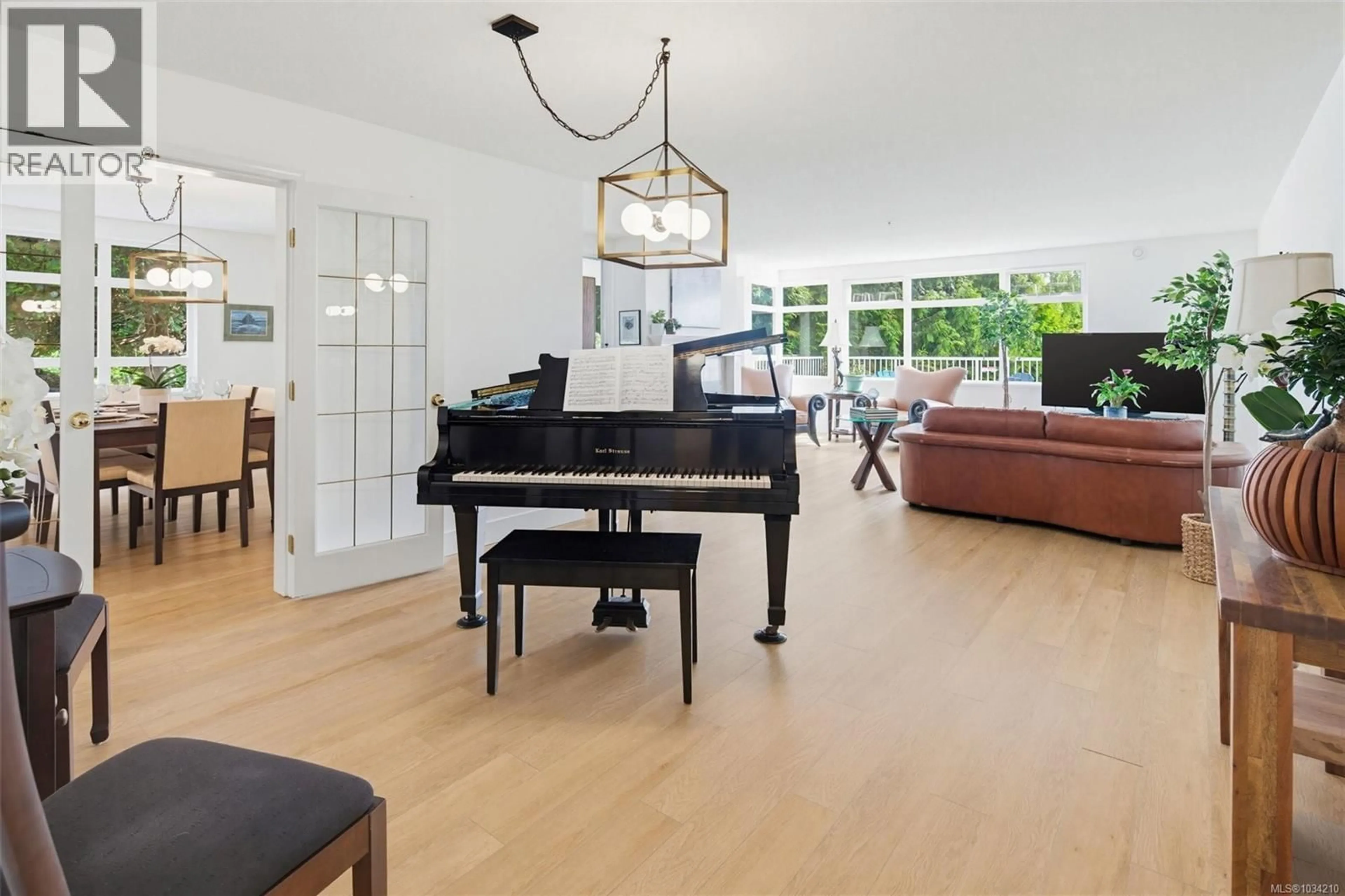 Living room with furniture, wood/laminate floor for 209 - 5110 CORDOVA BAY ROAD, Saanich British Columbia V8Y2K5