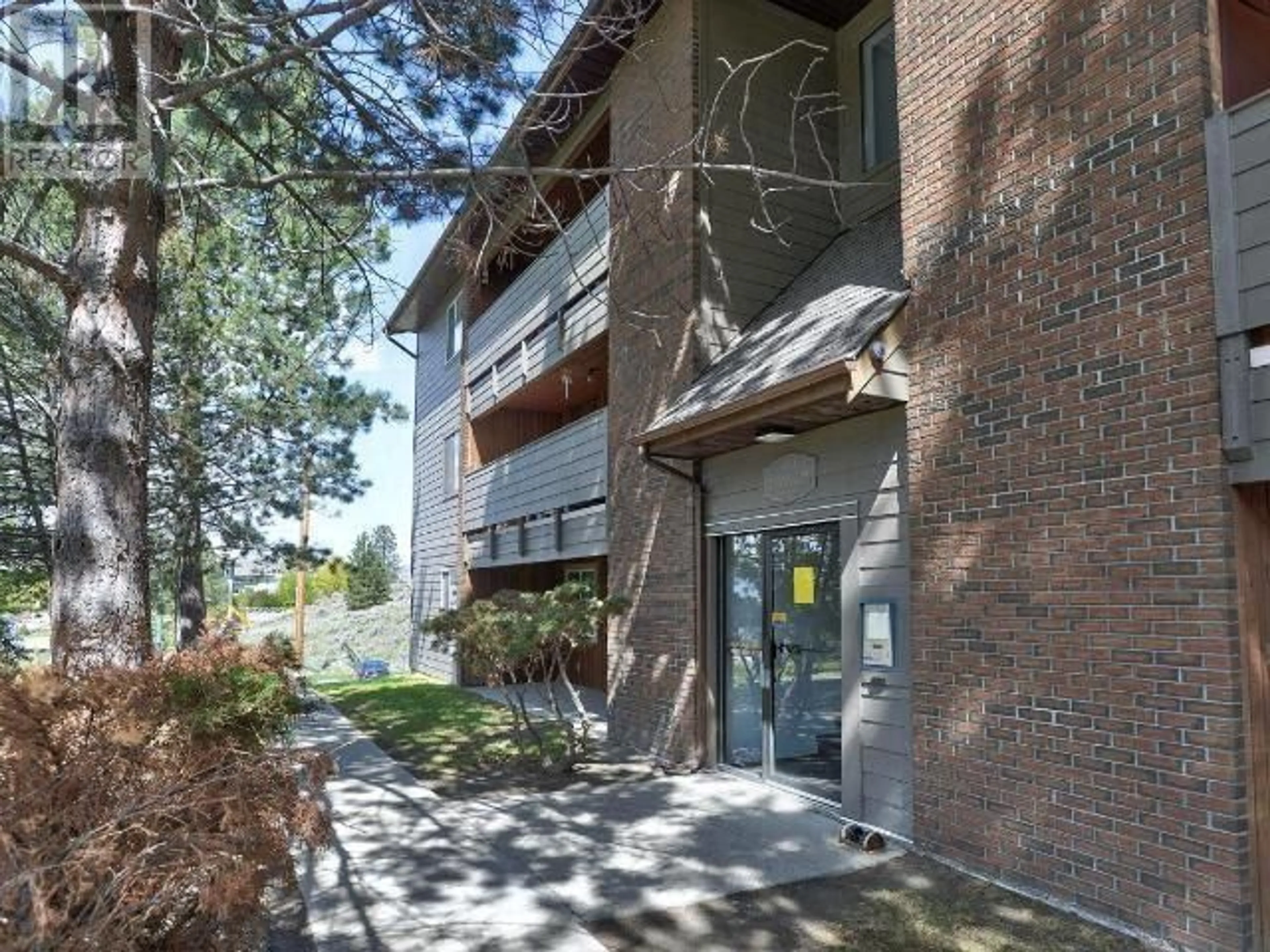 Indoor foyer for 311 - 44 WHITESHIELD CRESCENT SOUTH, Kamloops British Columbia V2E2J1