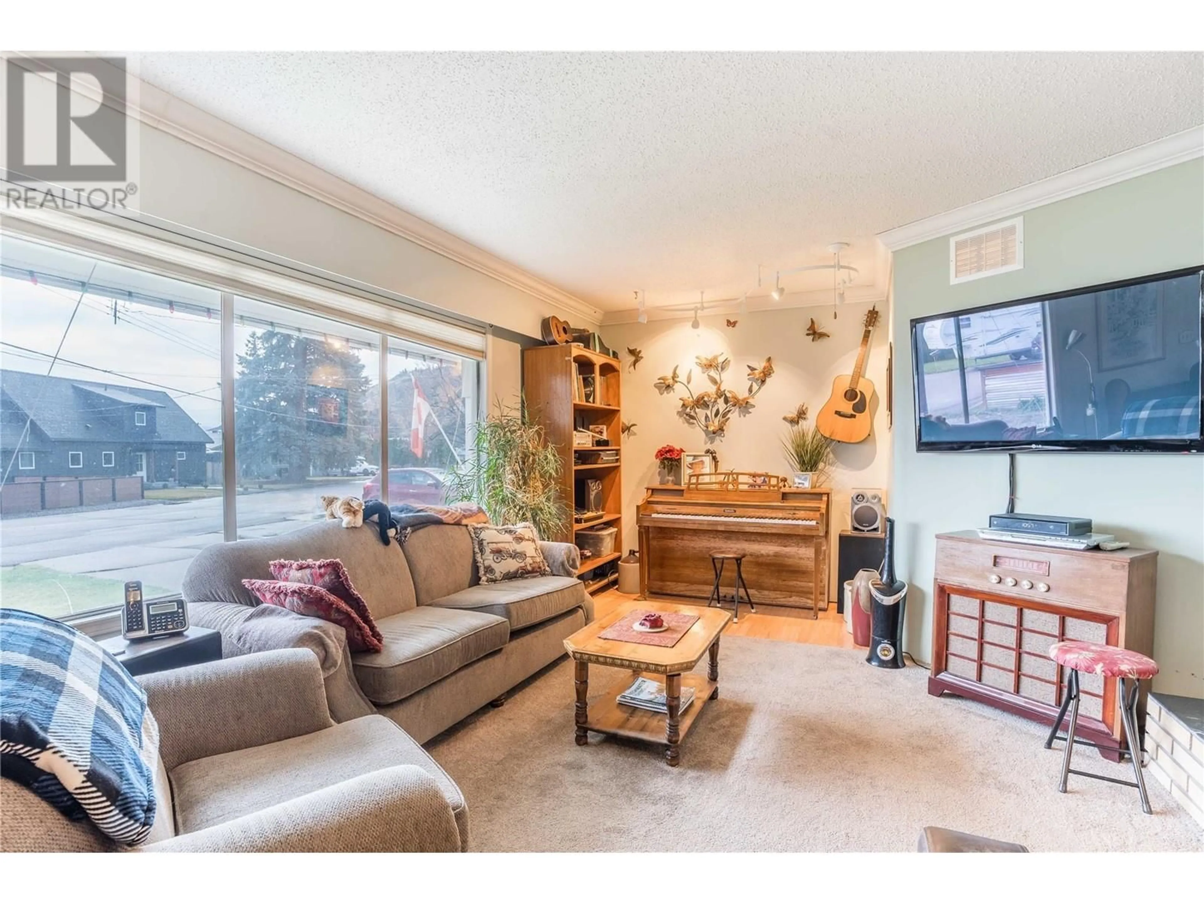 Living room with furniture, wood/laminate floor for 9578 ROBSON CRESCENT, Summerland British Columbia V0H1Z0