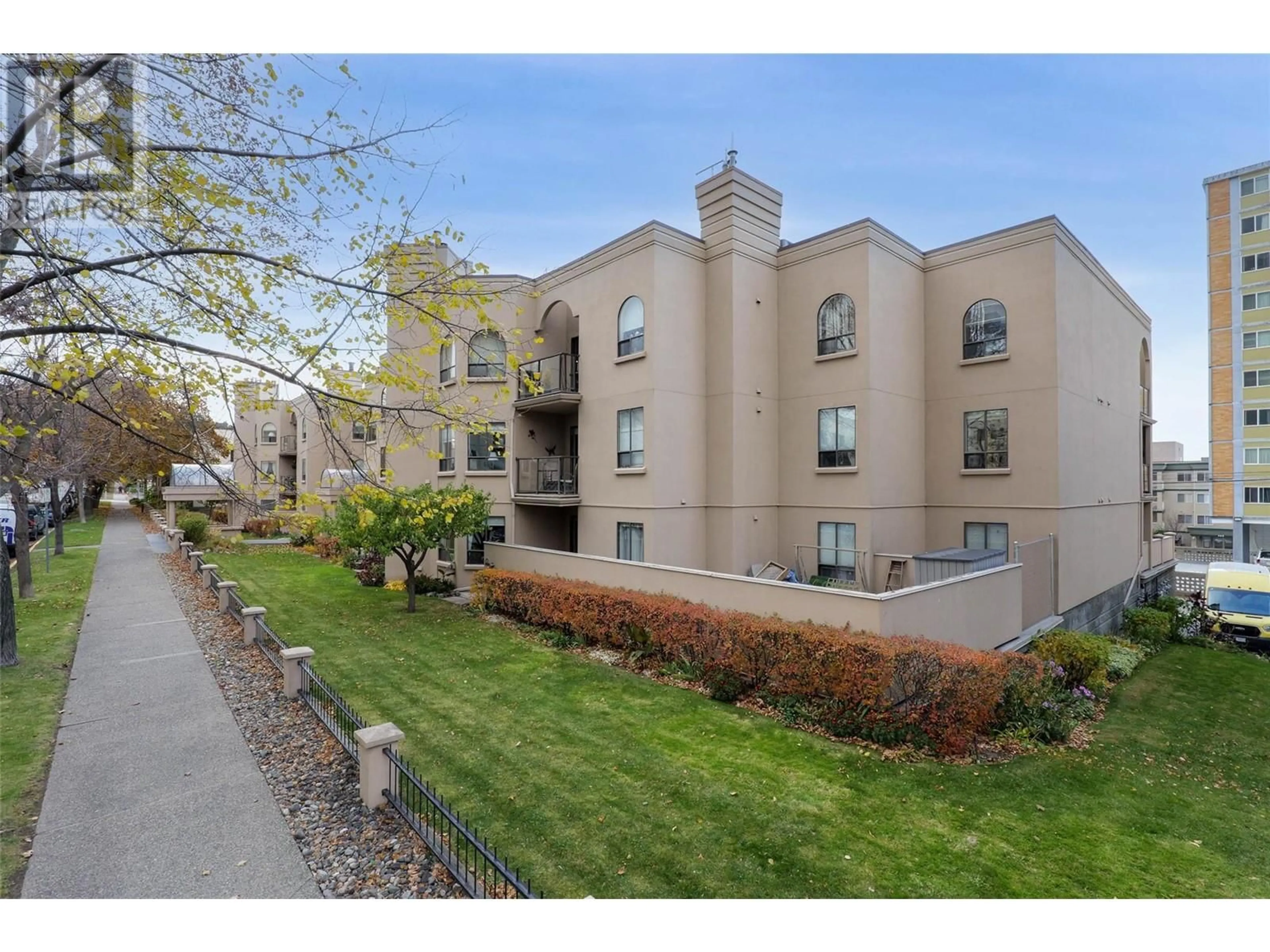 A pic from outside/outdoor area/front of a property/back of a property/a pic from drone, mountain view for 305 - 338 NICOLA STREET, Kamloops British Columbia V2C2P5