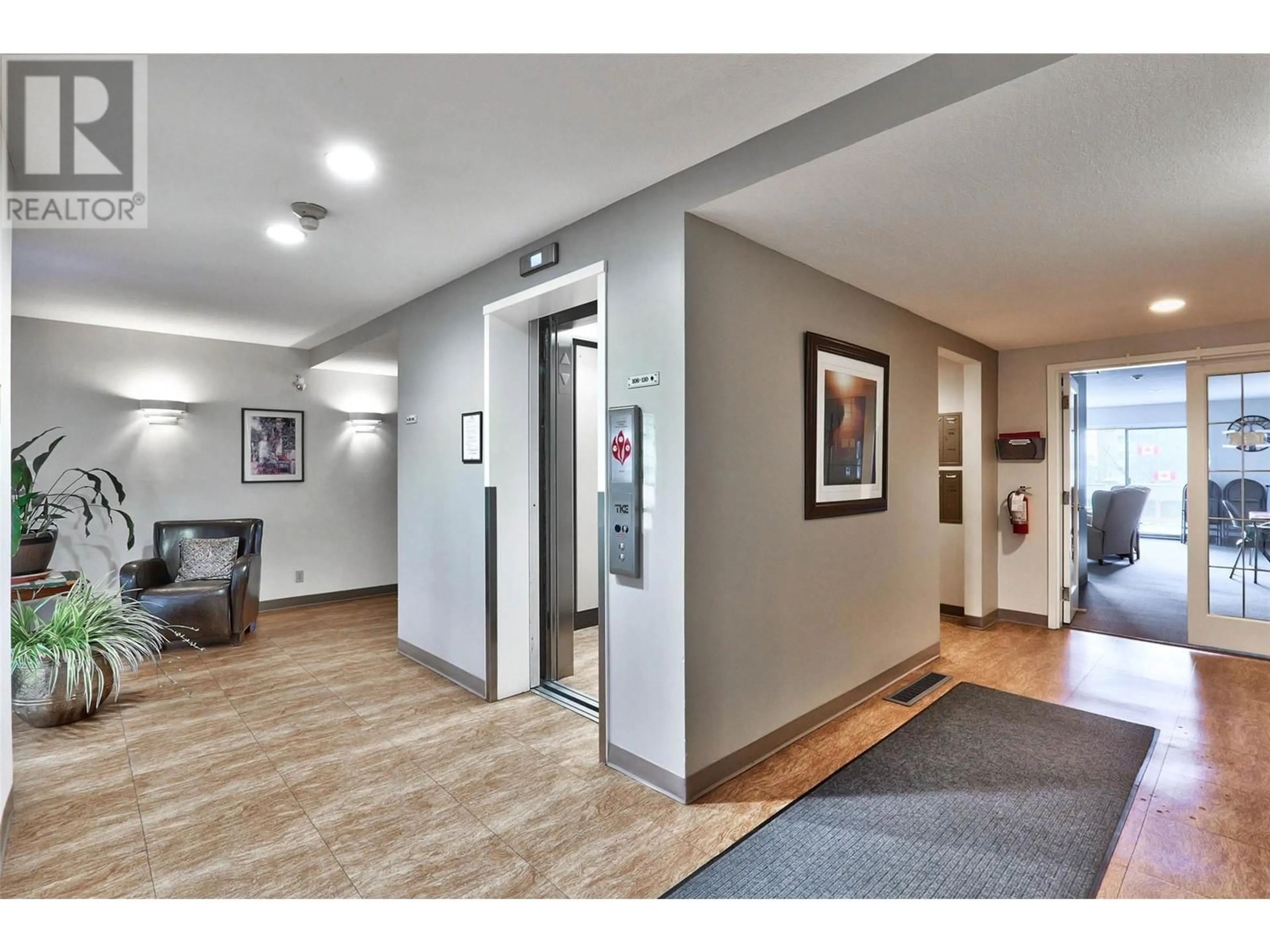 Indoor foyer for 305 - 338 NICOLA STREET, Kamloops British Columbia V2C2P5