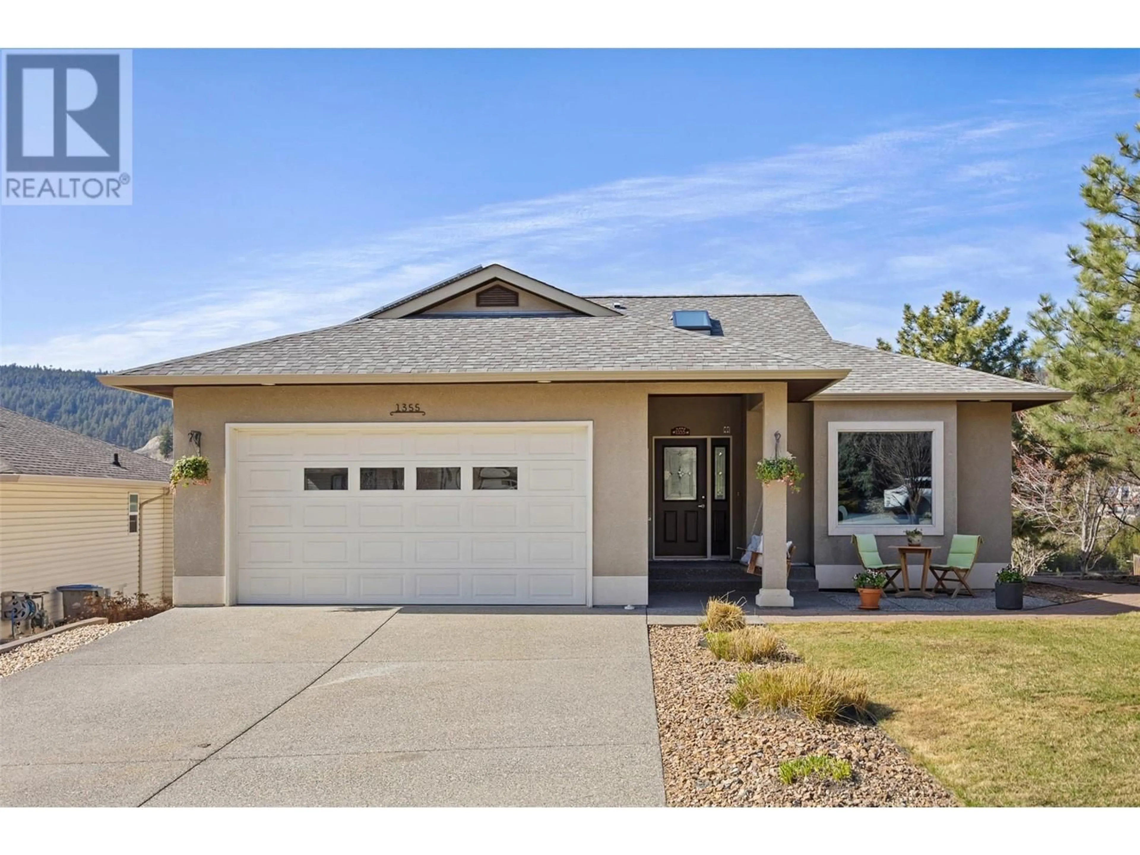 Home with vinyl exterior material, street for 1355 SUNSHINE COURT, Kamloops British Columbia V2E2P9