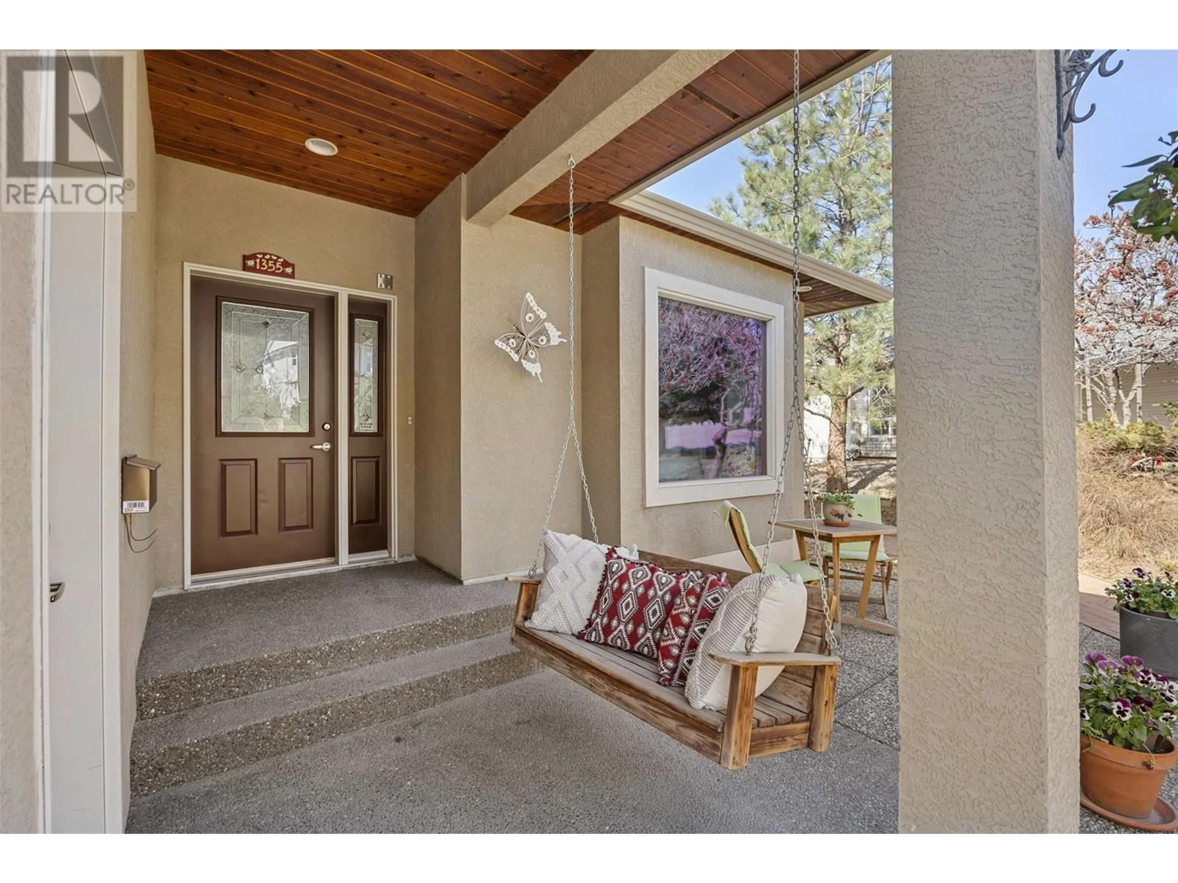Indoor entryway for 1355 SUNSHINE COURT, Kamloops British Columbia V2E2P9