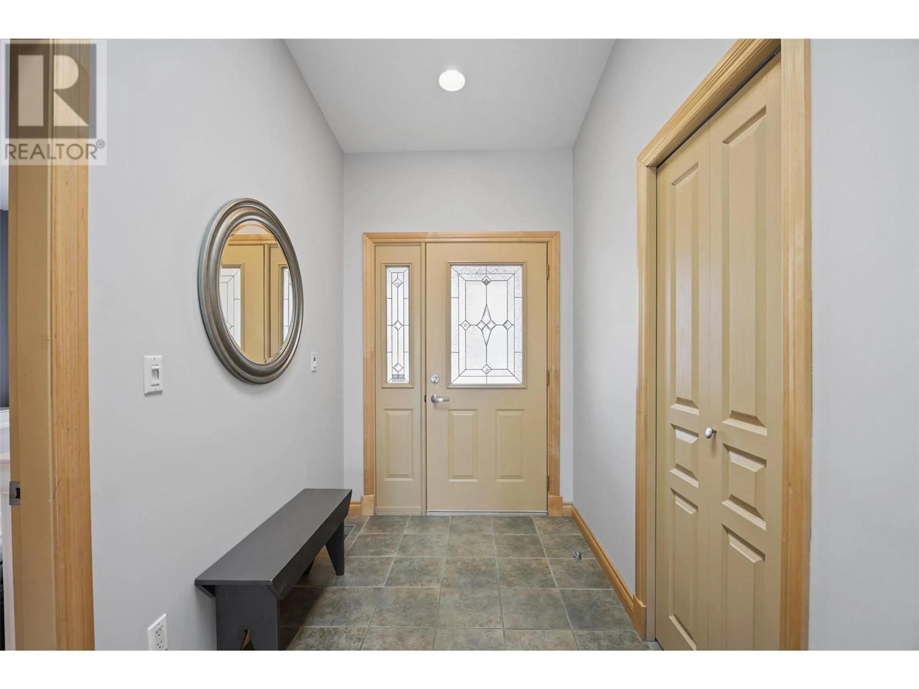Indoor entryway for 1355 SUNSHINE COURT, Kamloops British Columbia V2E2P9