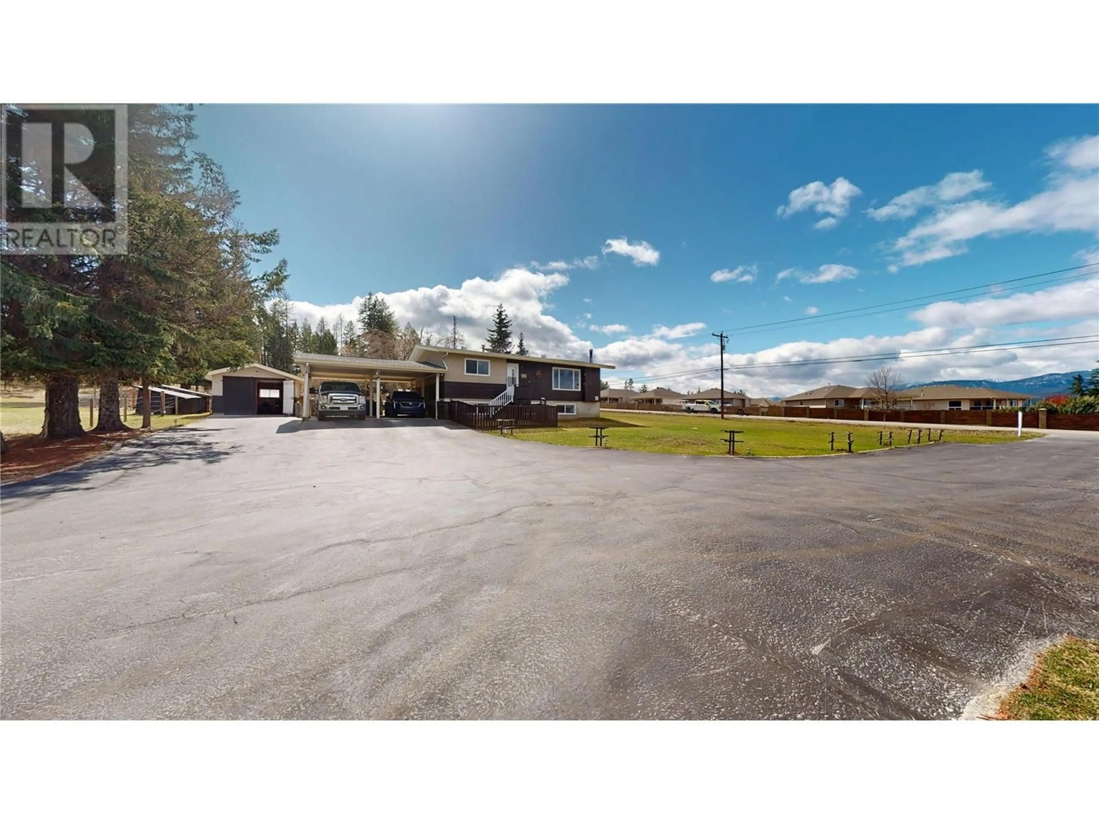 A pic from outside/outdoor area/front of a property/back of a property/a pic from drone, unknown for 1108 22ND AVENUE SOUTH, Cranbrook British Columbia V1C6Y7