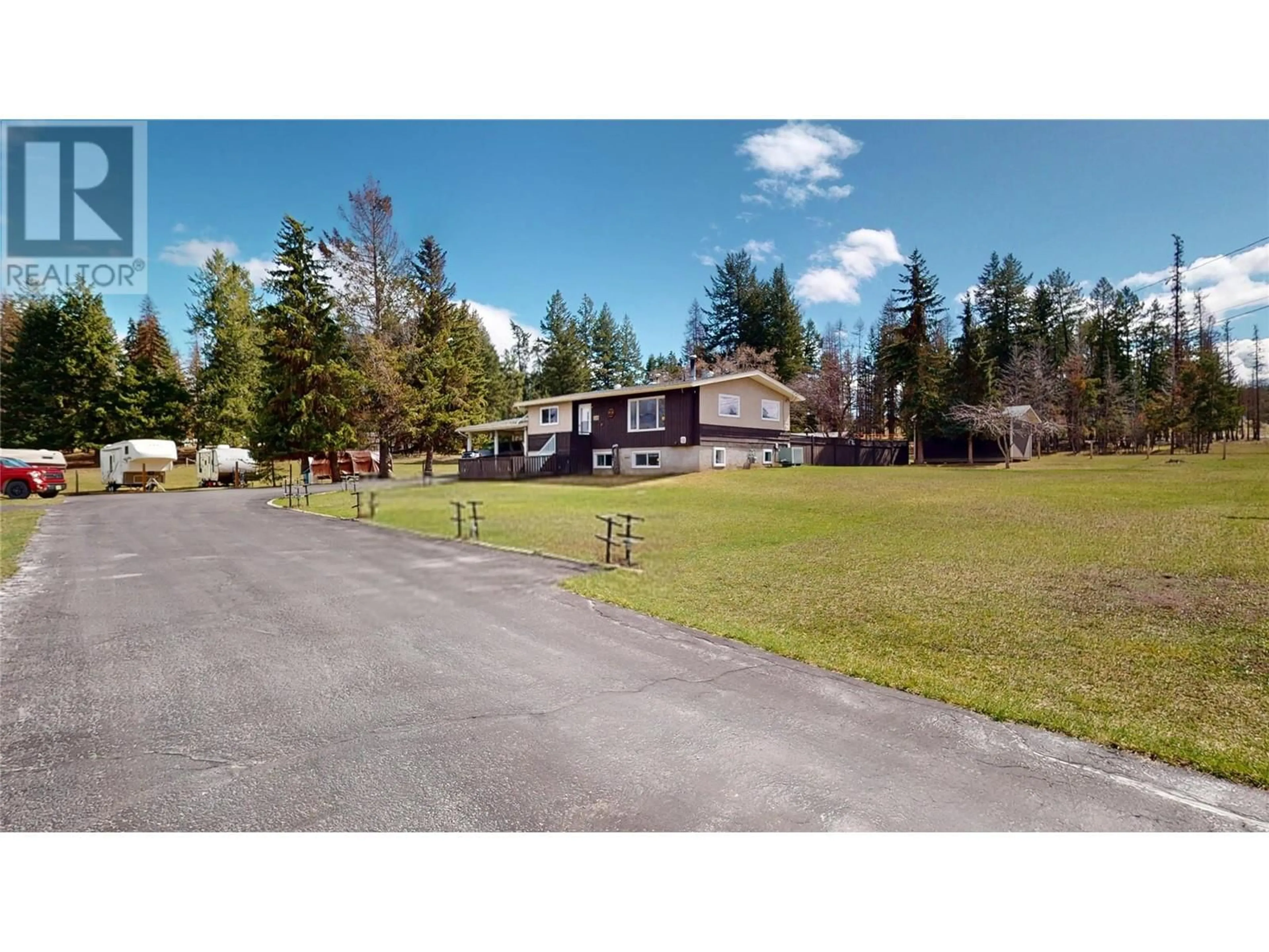 A pic from outside/outdoor area/front of a property/back of a property/a pic from drone, street for 1108 22ND AVENUE SOUTH, Cranbrook British Columbia V1C6Y7