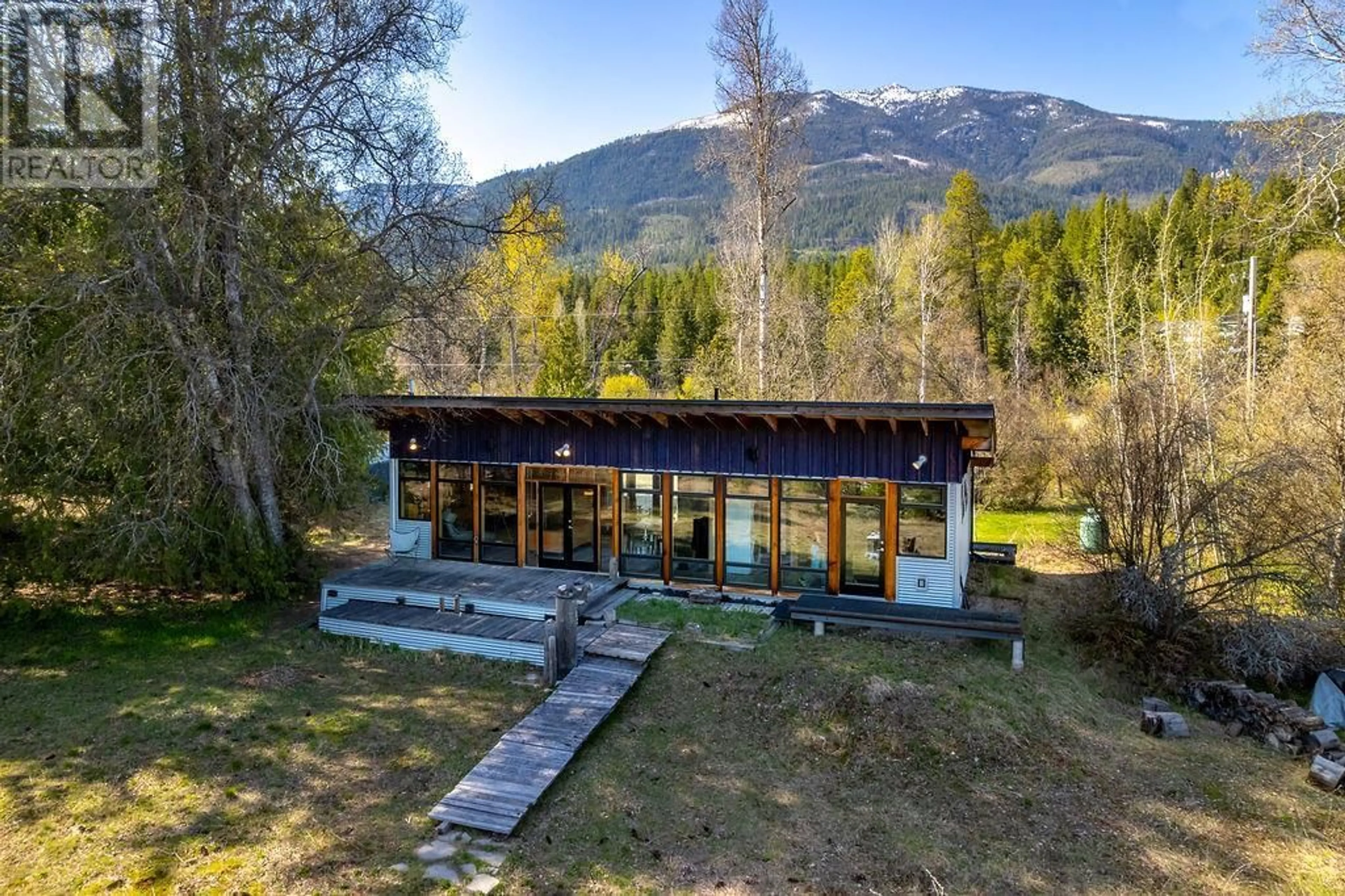 A pic from outside/outdoor area/front of a property/back of a property/a pic from drone, mountain view for 8902 BEACH STREET, Balfour British Columbia V0G1C0