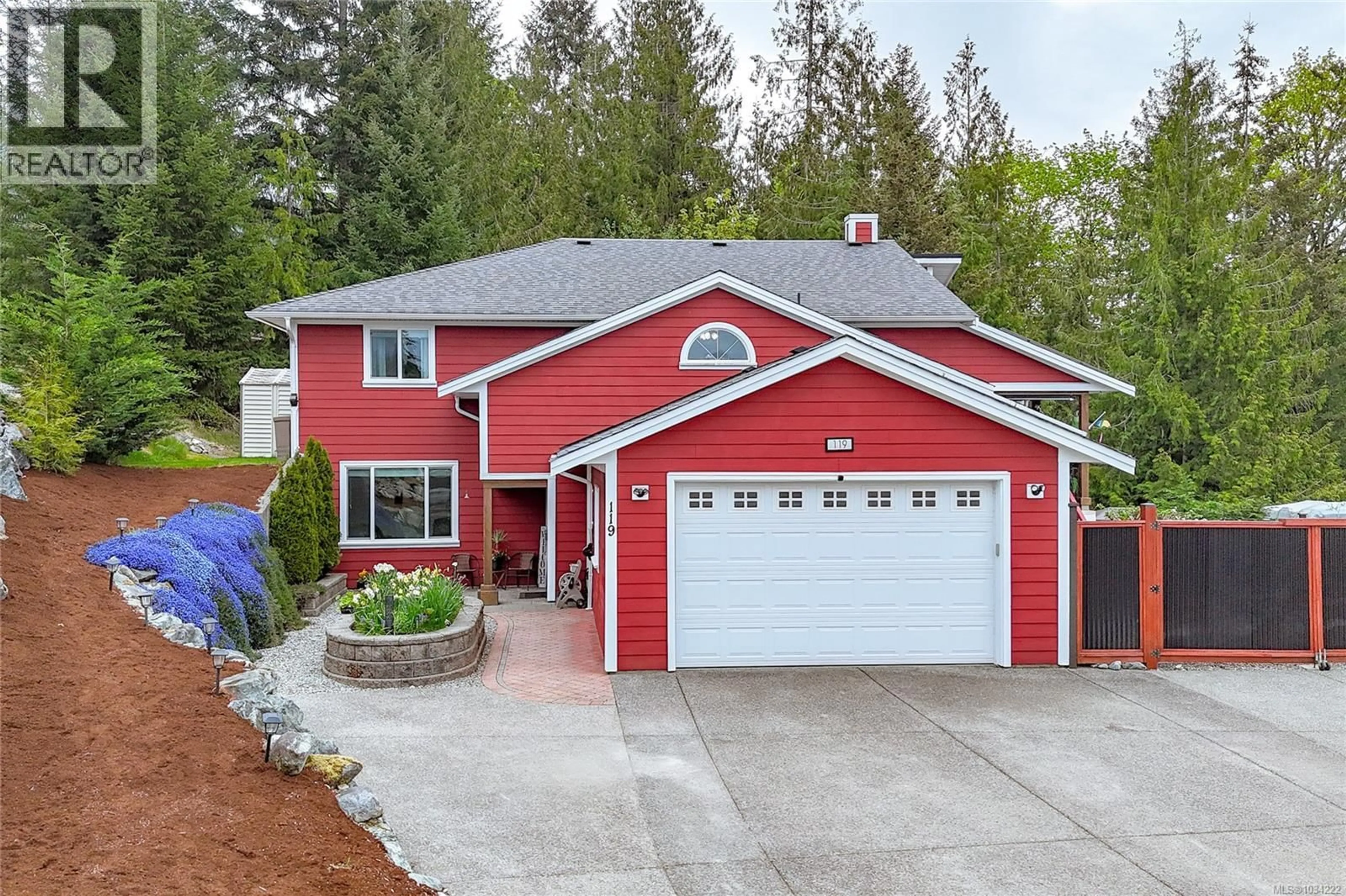 Home with vinyl exterior material, street for 119 BEECH CRESCENT, Lake Cowichan British Columbia V0R2G0
