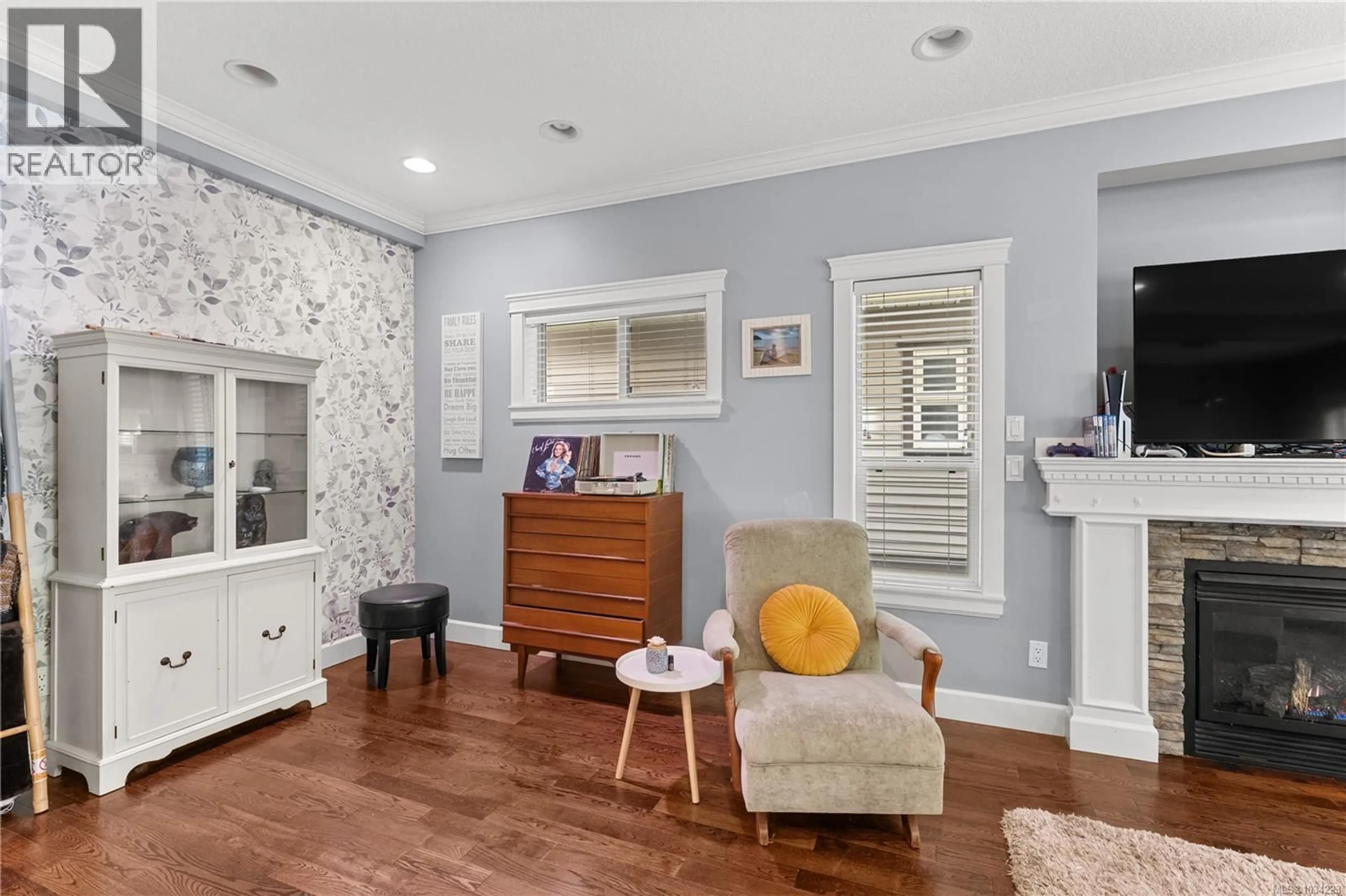 Living room with furniture, unknown for 3450 MAVERIC ROAD, Nanaimo British Columbia V9T6E4