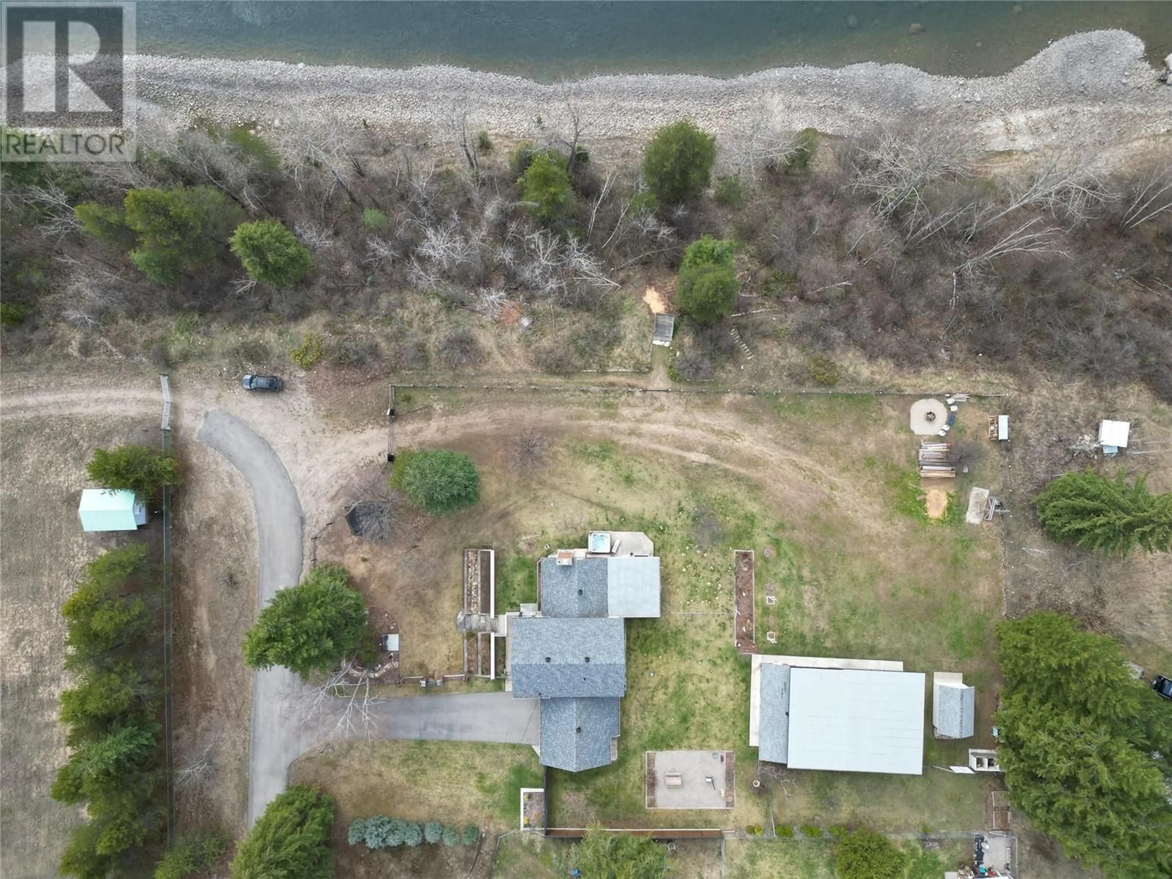 A pic from outside/outdoor area/front of a property/back of a property/a pic from drone, water/lake/river/ocean view for 887 WATERLOO ROAD, Castlegar British Columbia V1N4K8