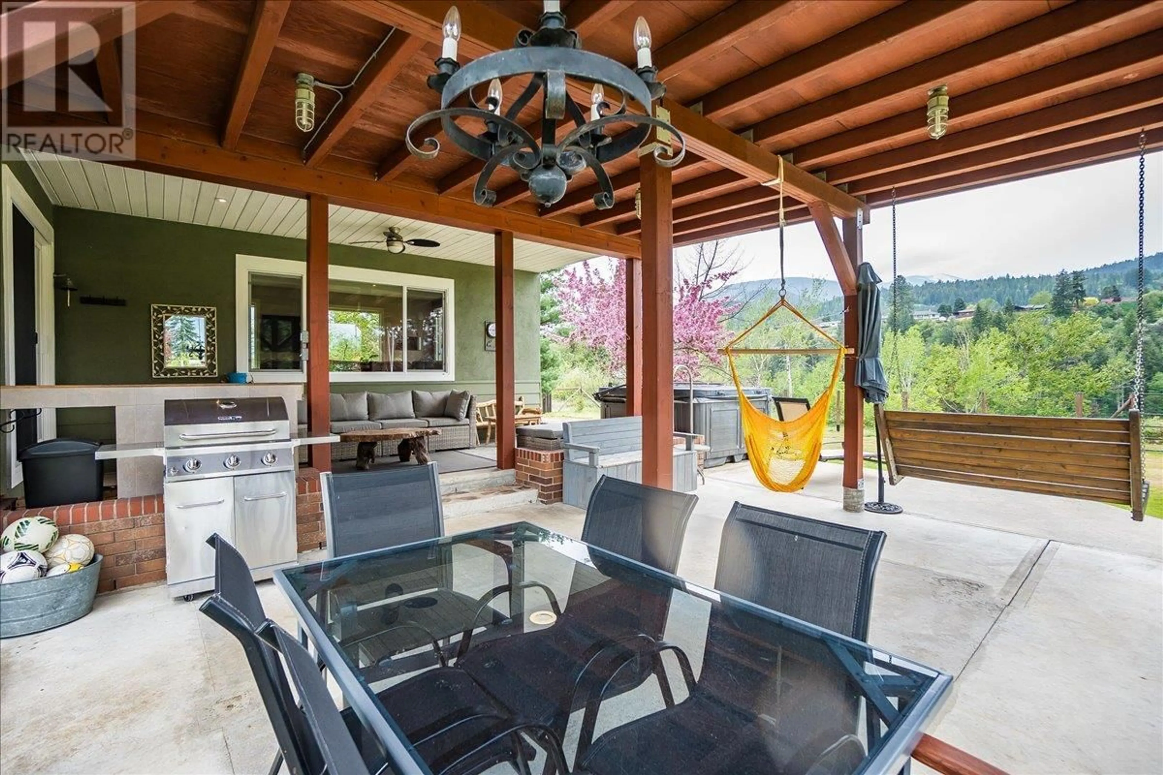 Patio, water/lake/river/ocean view for 887 WATERLOO ROAD, Castlegar British Columbia V1N4K8