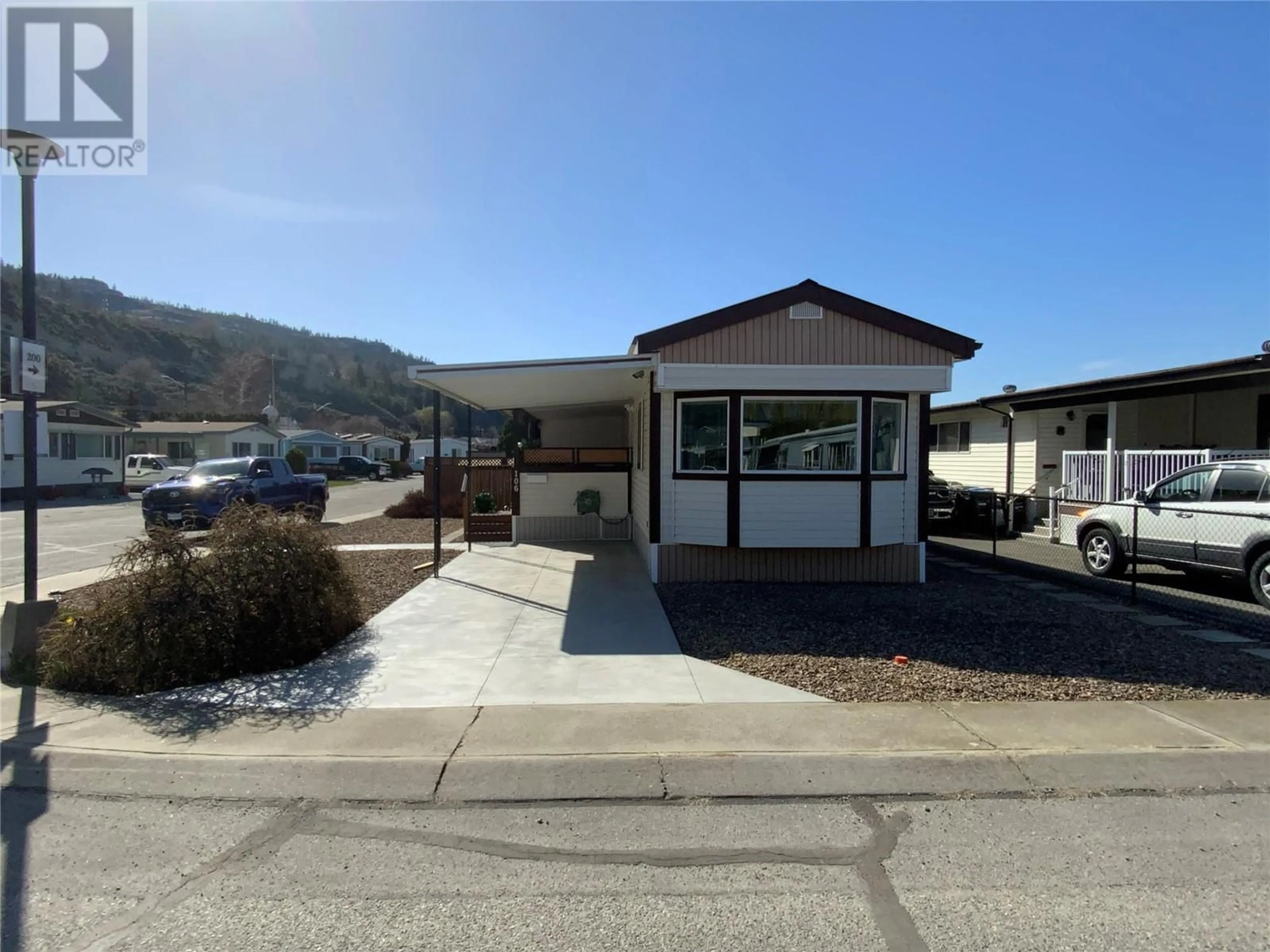 Home with vinyl exterior material, mountain view for 106 - 3105 SOUTH MAIN STREET, Penticton British Columbia V2A7H1