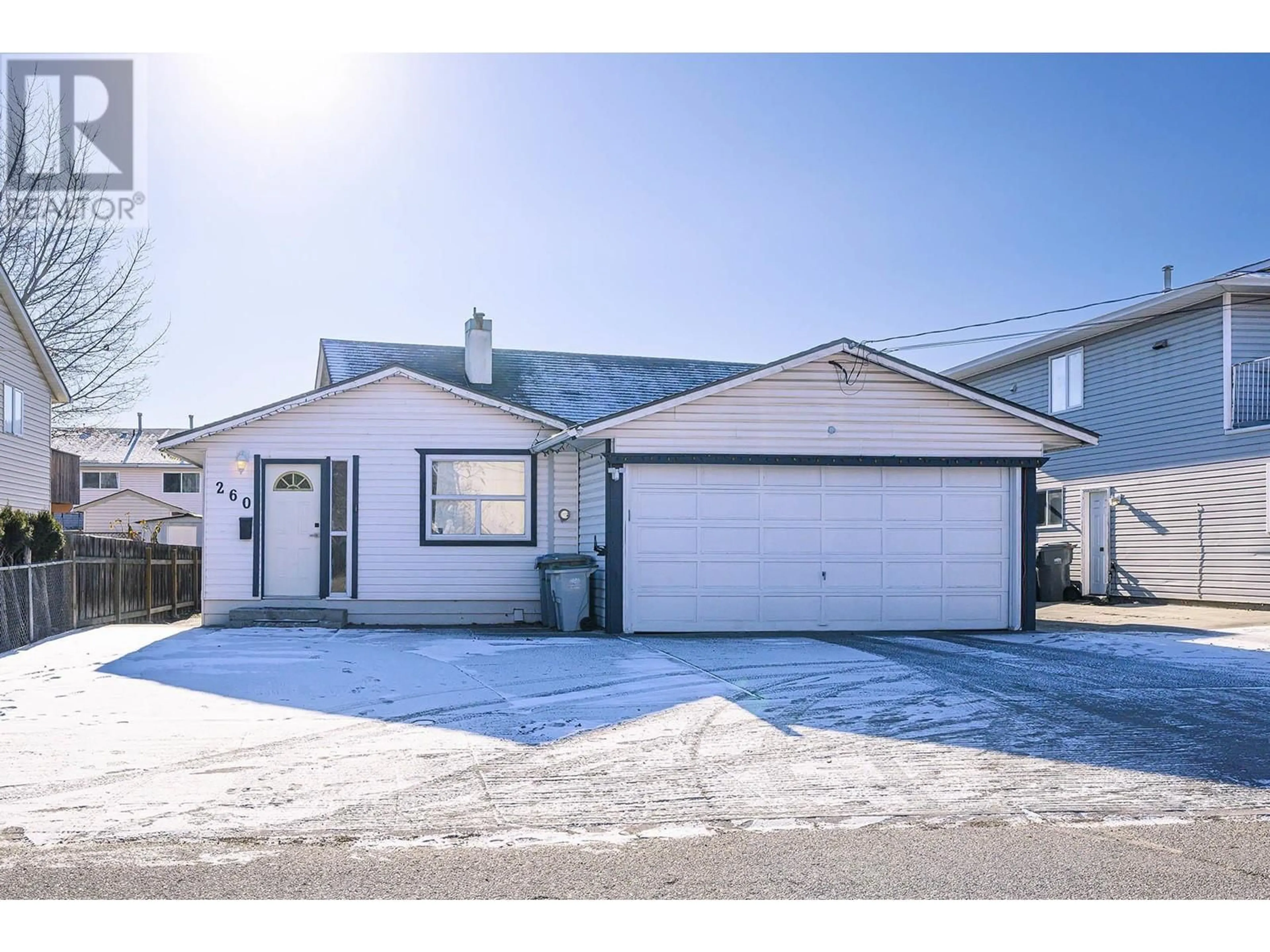 Home with vinyl exterior material, street for 260 TAMARACK AVENUE, Kamloops British Columbia V2B1G7