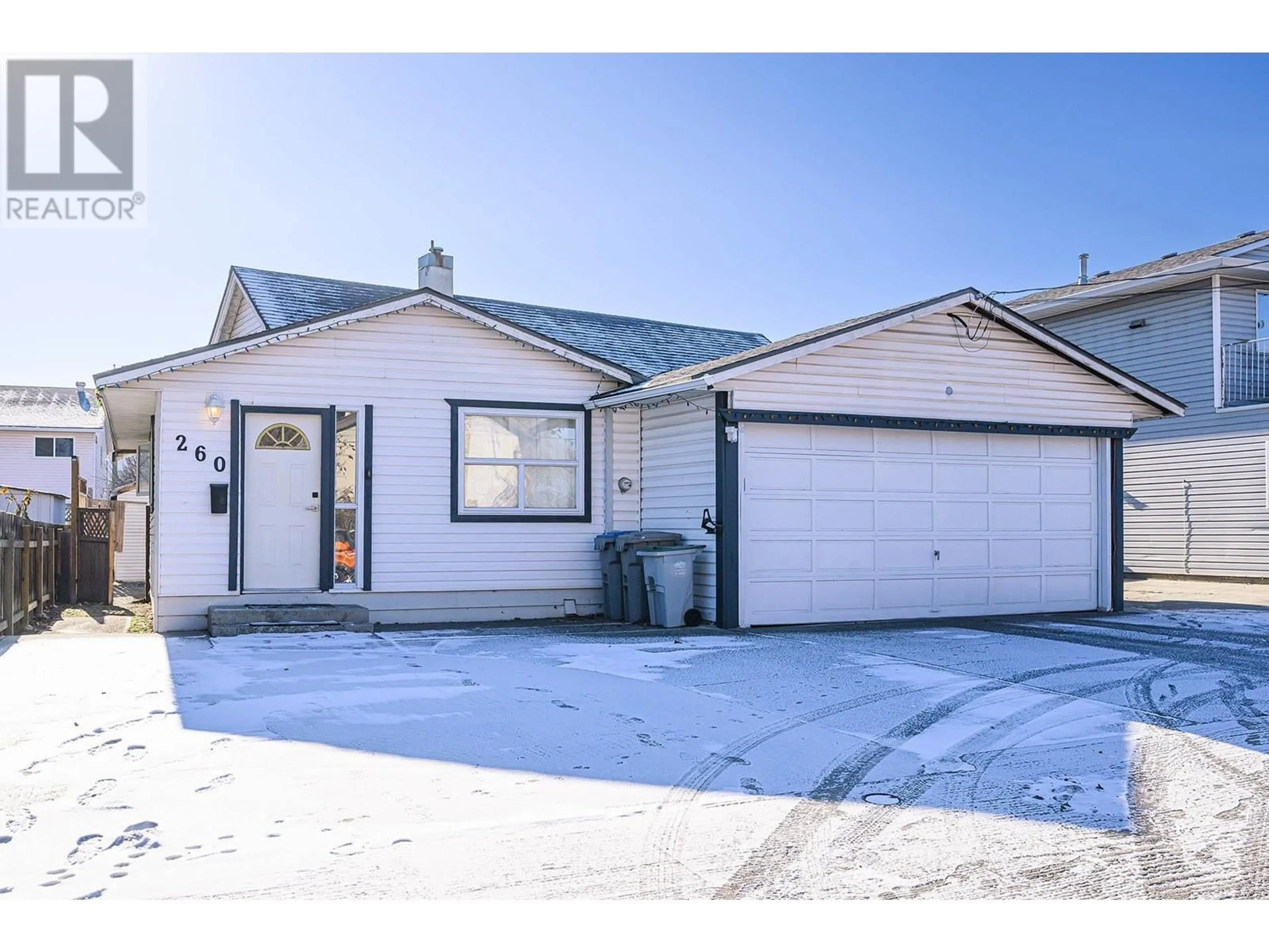 Home with vinyl exterior material, street for 260 TAMARACK AVENUE, Kamloops British Columbia V2B1G7
