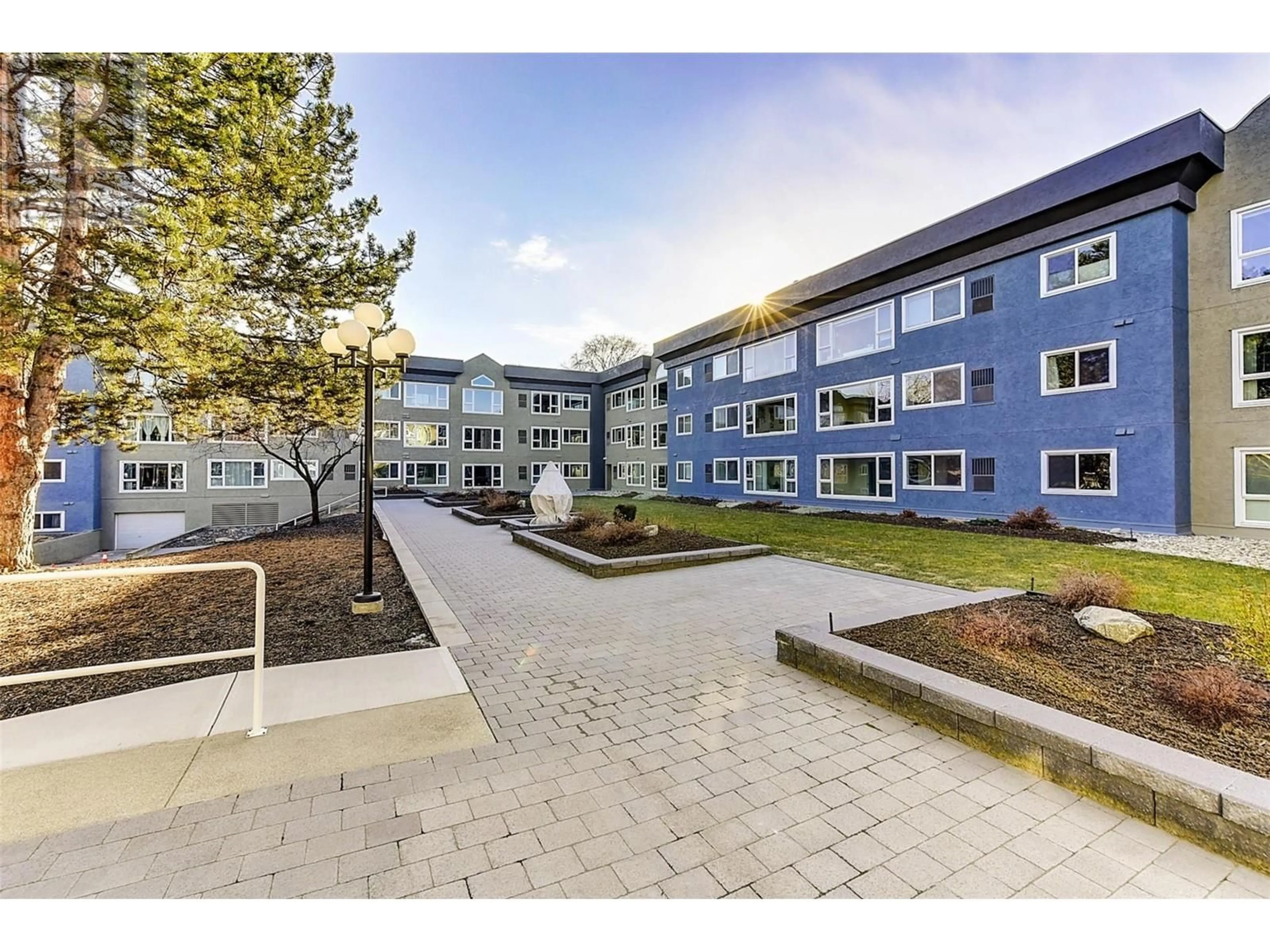 A pic from outside/outdoor area/front of a property/back of a property/a pic from drone, unknown for 152 - 1045 SUTHERLAND AVENUE, Kelowna British Columbia V1Y5Y1