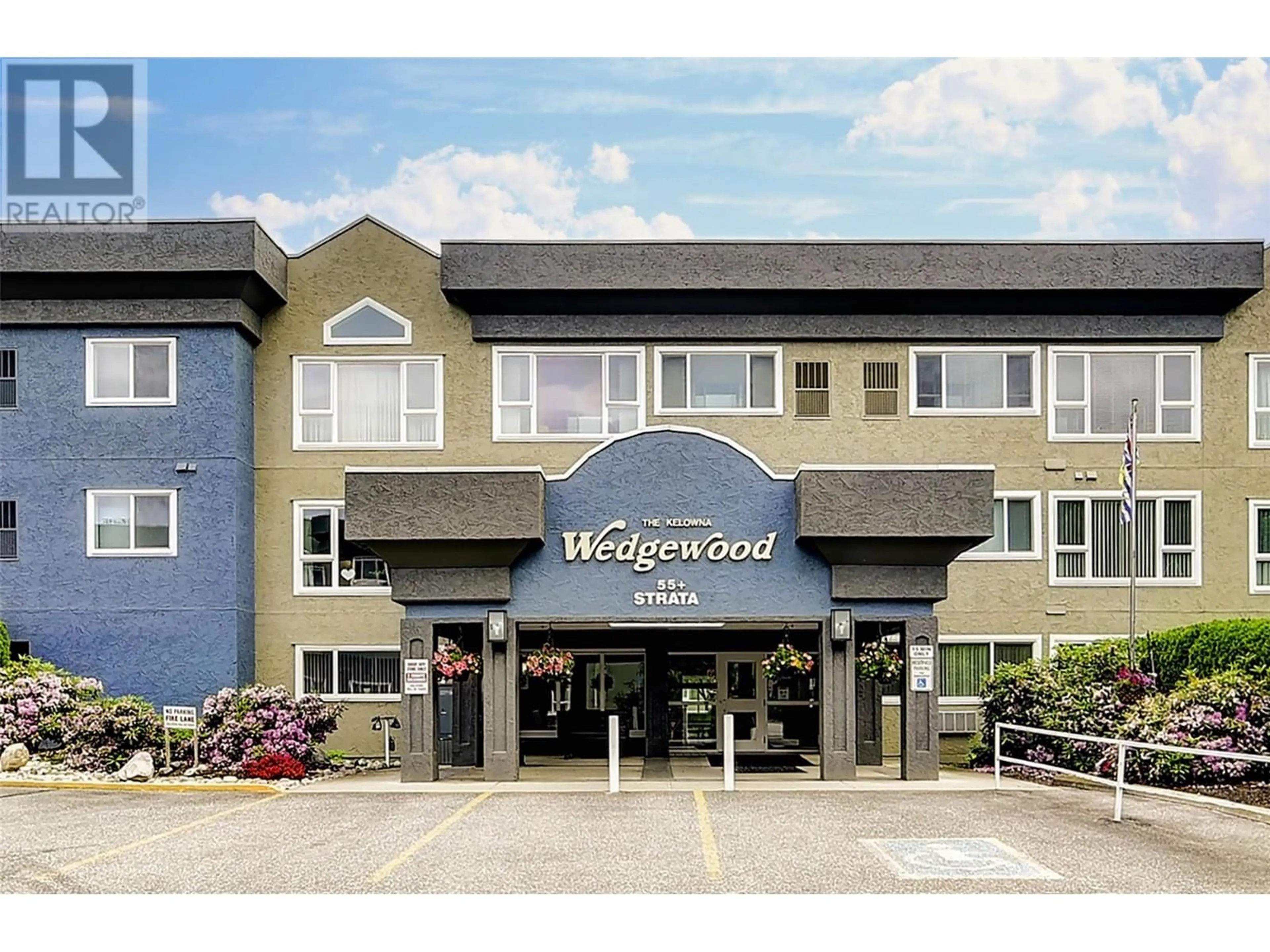 Indoor foyer for 152 - 1045 SUTHERLAND AVENUE, Kelowna British Columbia V1Y5Y1