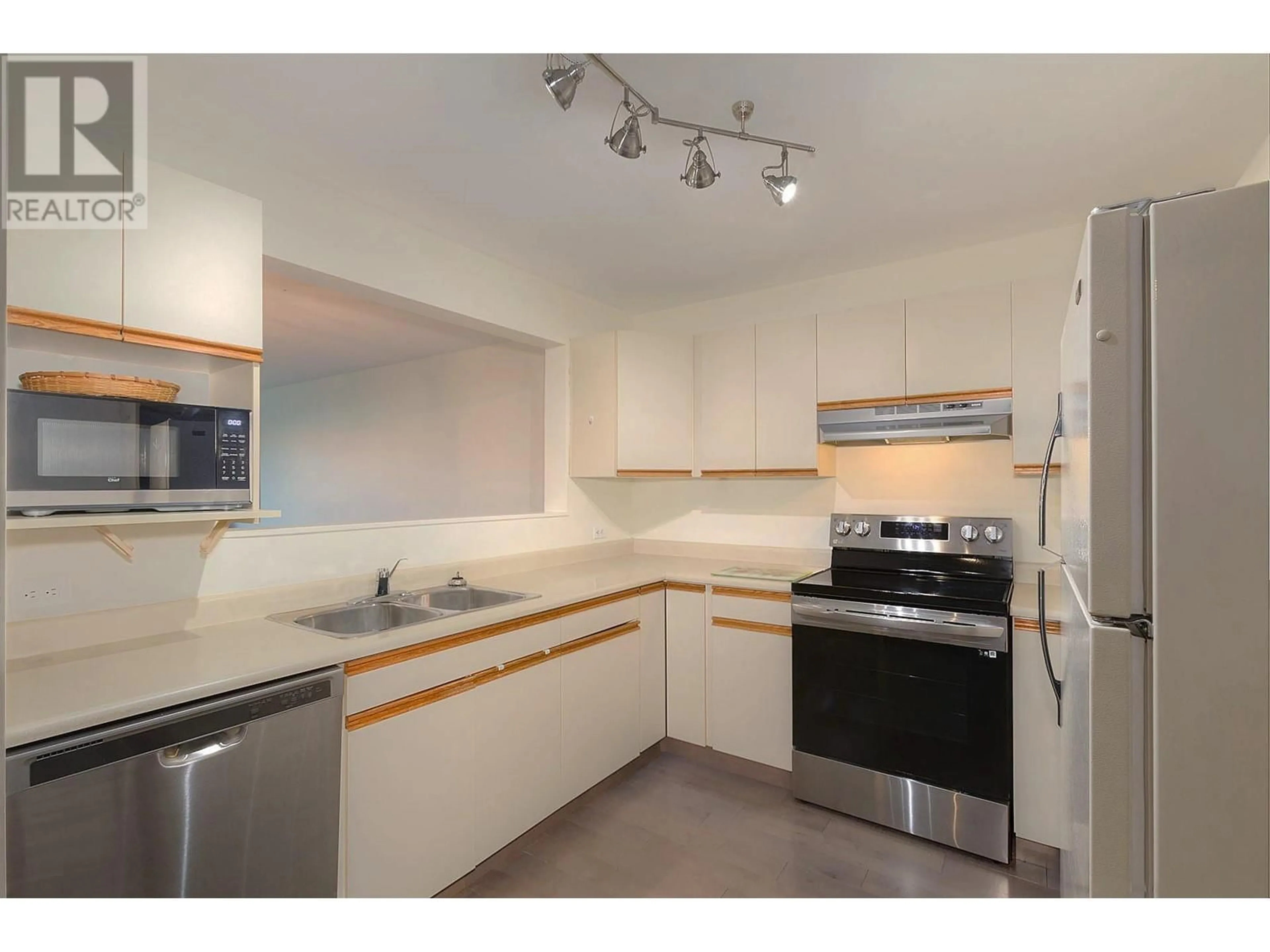 Standard kitchen, unknown for 152 - 1045 SUTHERLAND AVENUE, Kelowna British Columbia V1Y5Y1