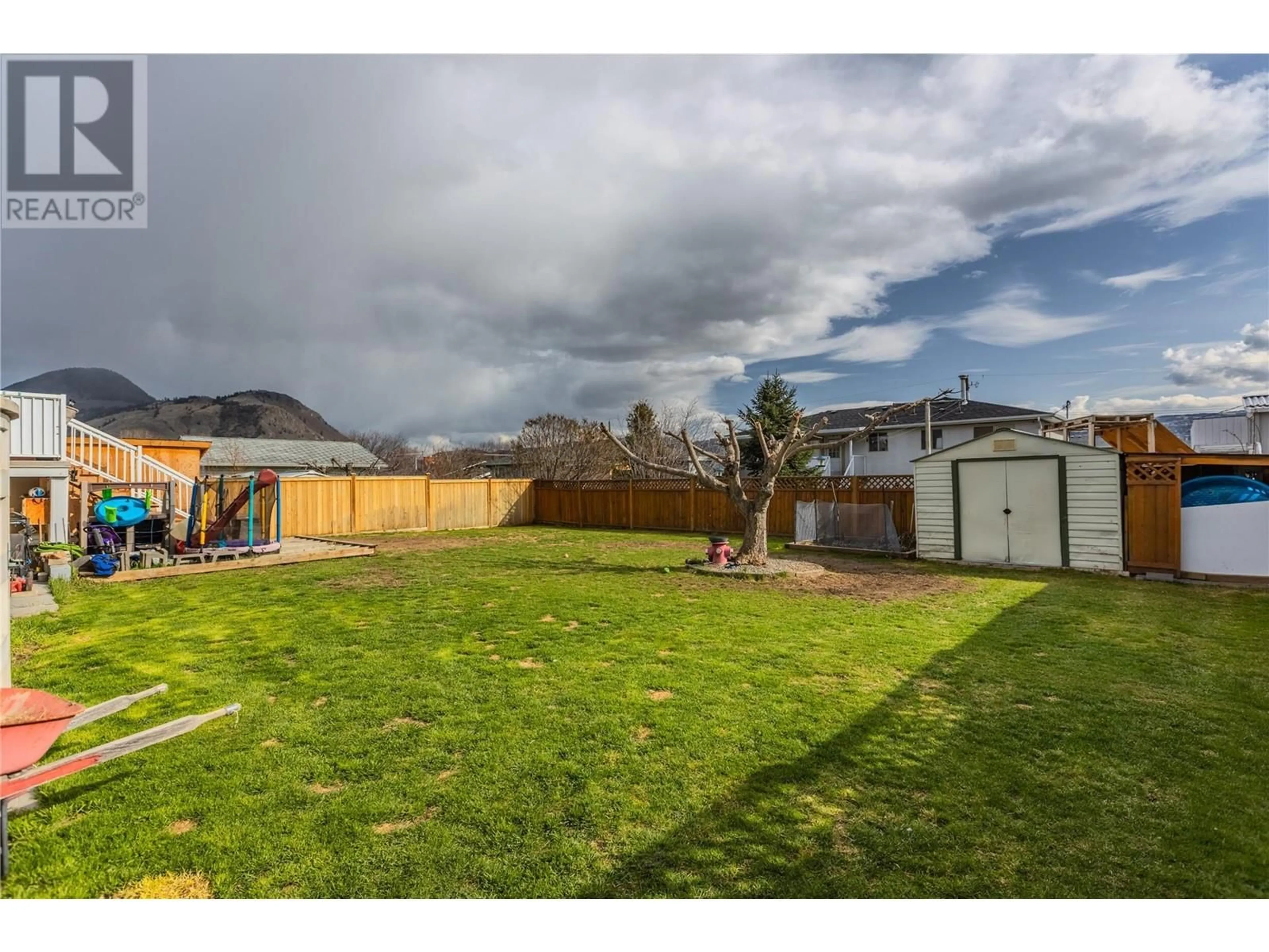 A pic from outside/outdoor area/front of a property/back of a property/a pic from drone, mountain view for 667 CUMBERLAND AVENUE, Kamloops British Columbia V2B1Z1