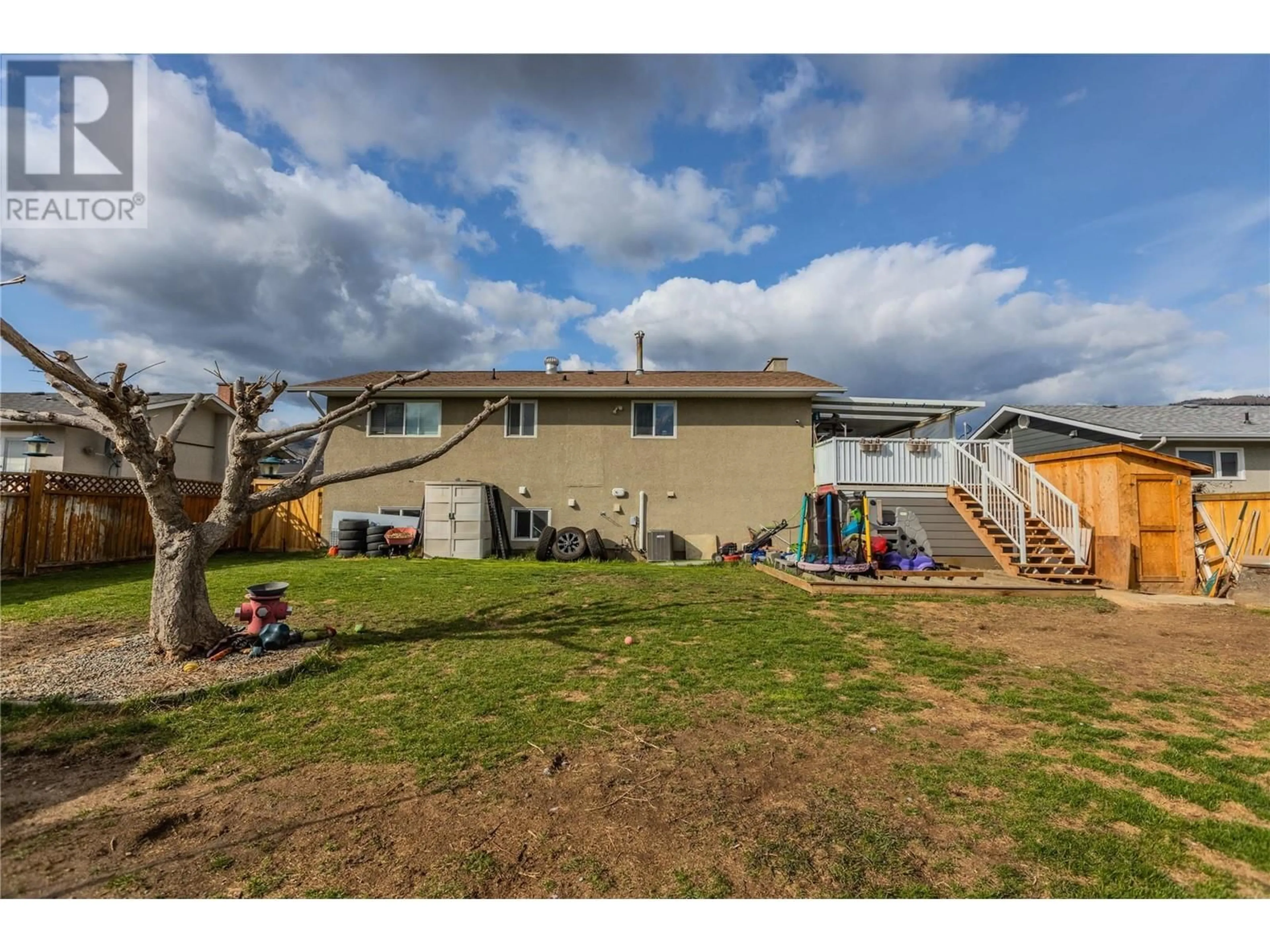 A pic from outside/outdoor area/front of a property/back of a property/a pic from drone, unknown for 667 CUMBERLAND AVENUE, Kamloops British Columbia V2B1Z1