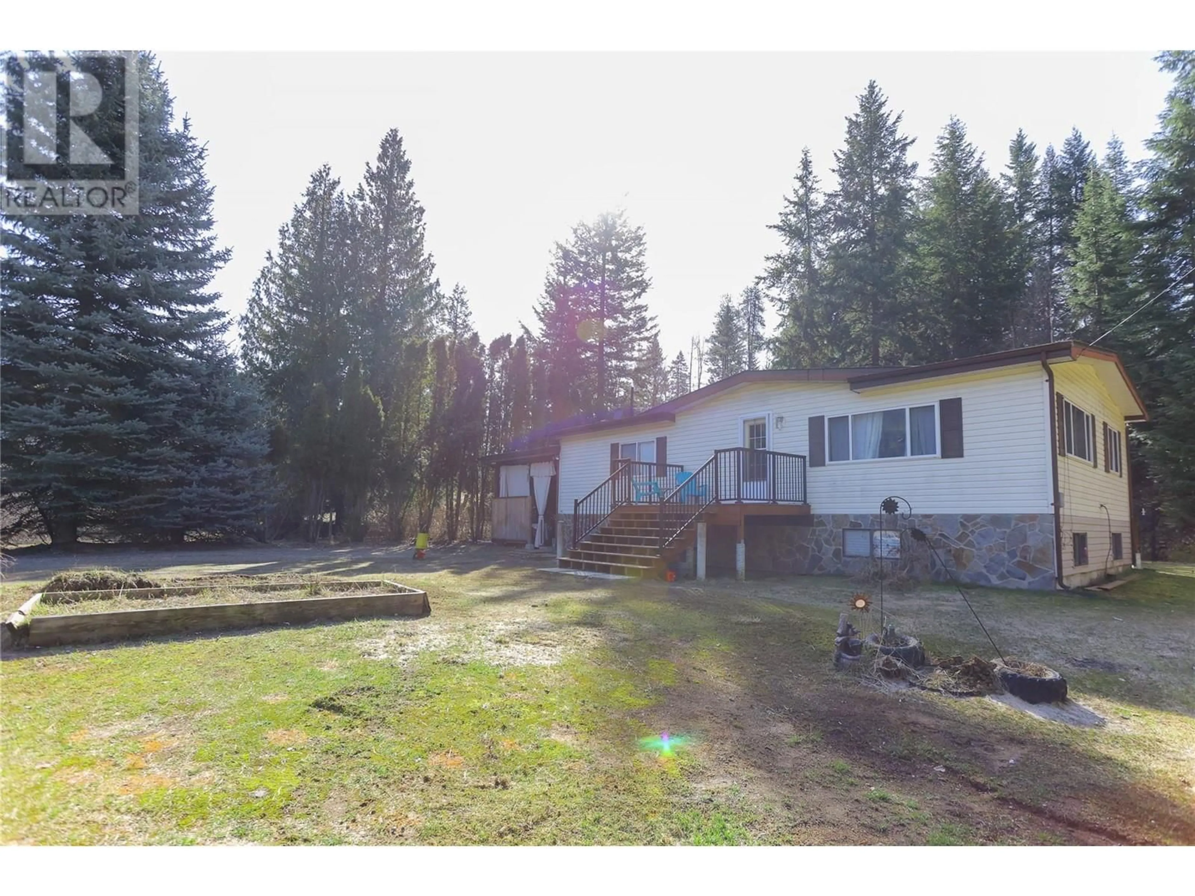 A pic from outside/outdoor area/front of a property/back of a property/a pic from drone, mountain view for 4366 POPLAR RIDGE CRESCENT, Crescent Valley British Columbia V0G1H1
