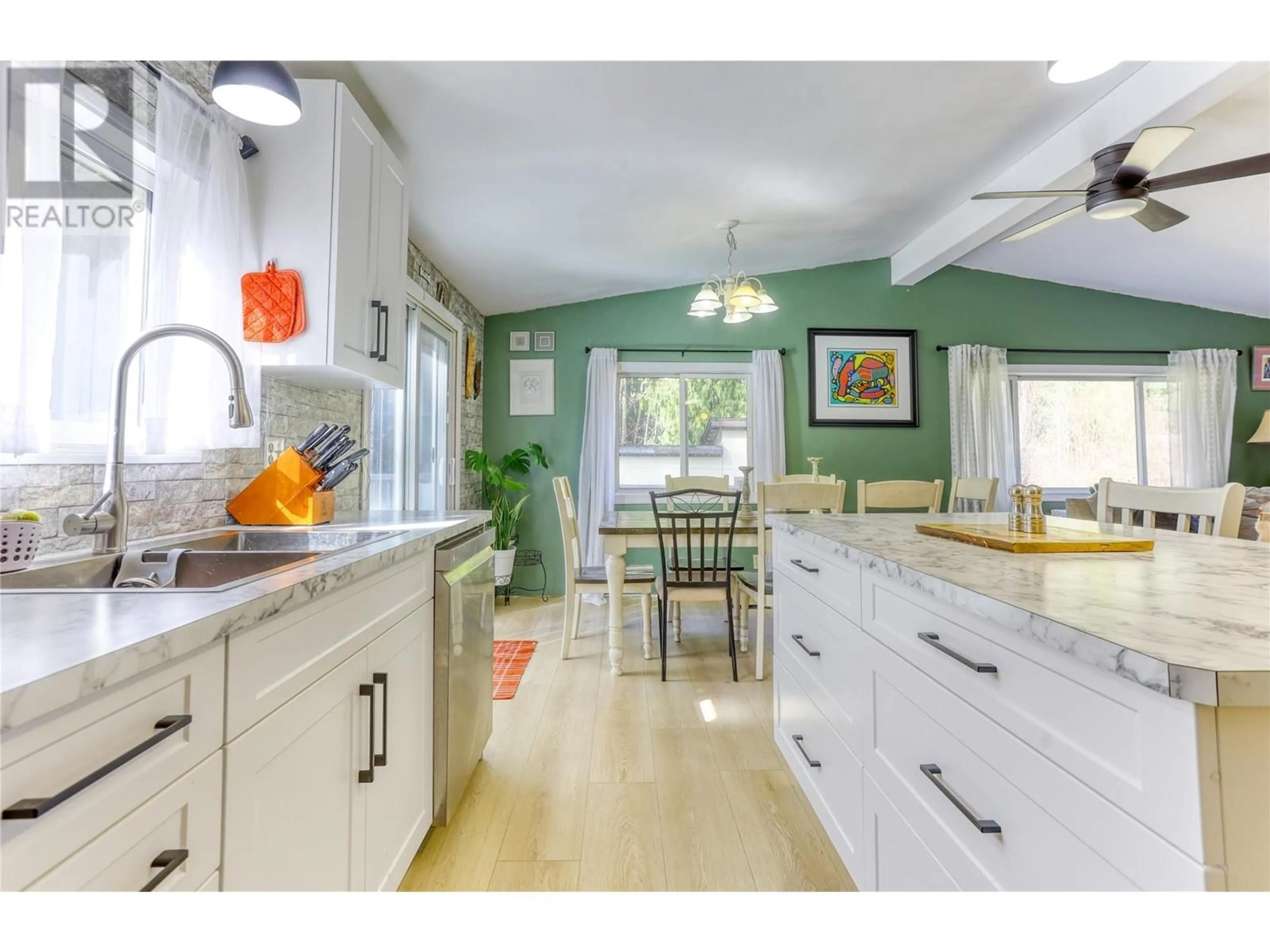Open concept kitchen, unknown for 4366 POPLAR RIDGE CRESCENT, Crescent Valley British Columbia V0G1H1