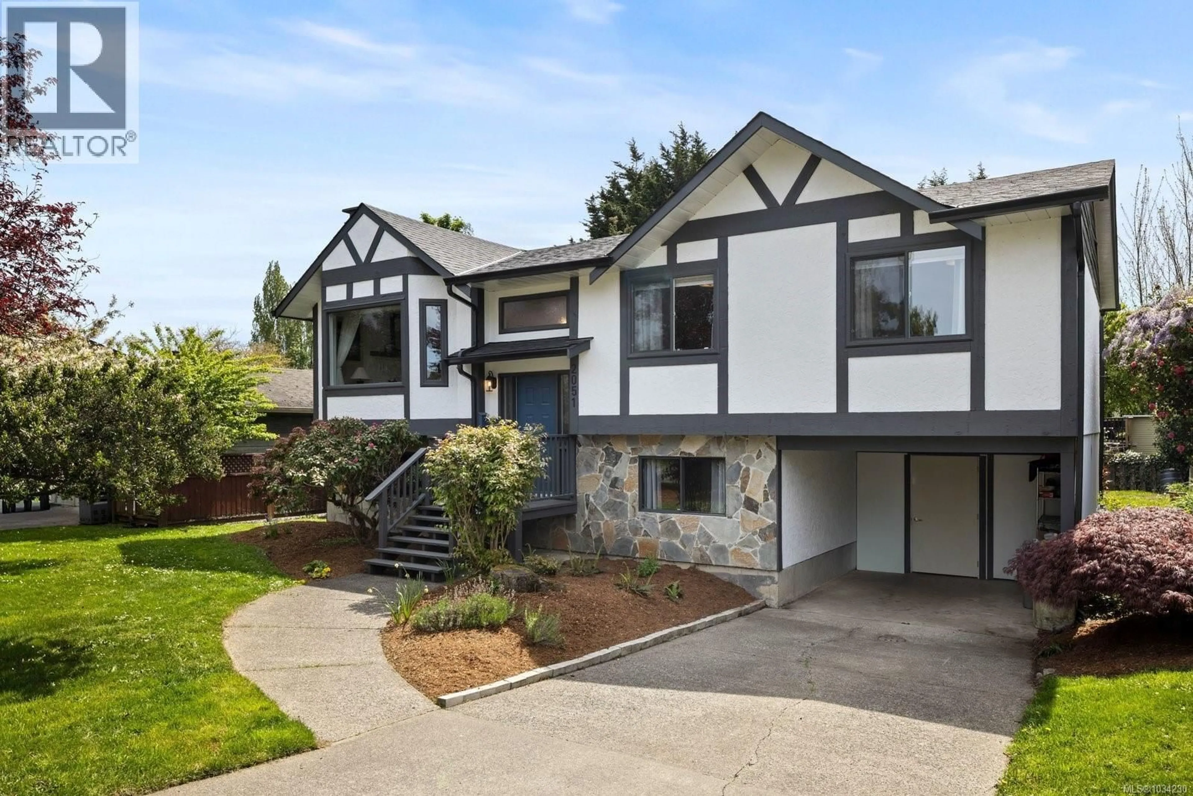 Home with vinyl exterior material, street for 2051 NORTHBROOK DRIVE, Sidney British Columbia V8L4J3