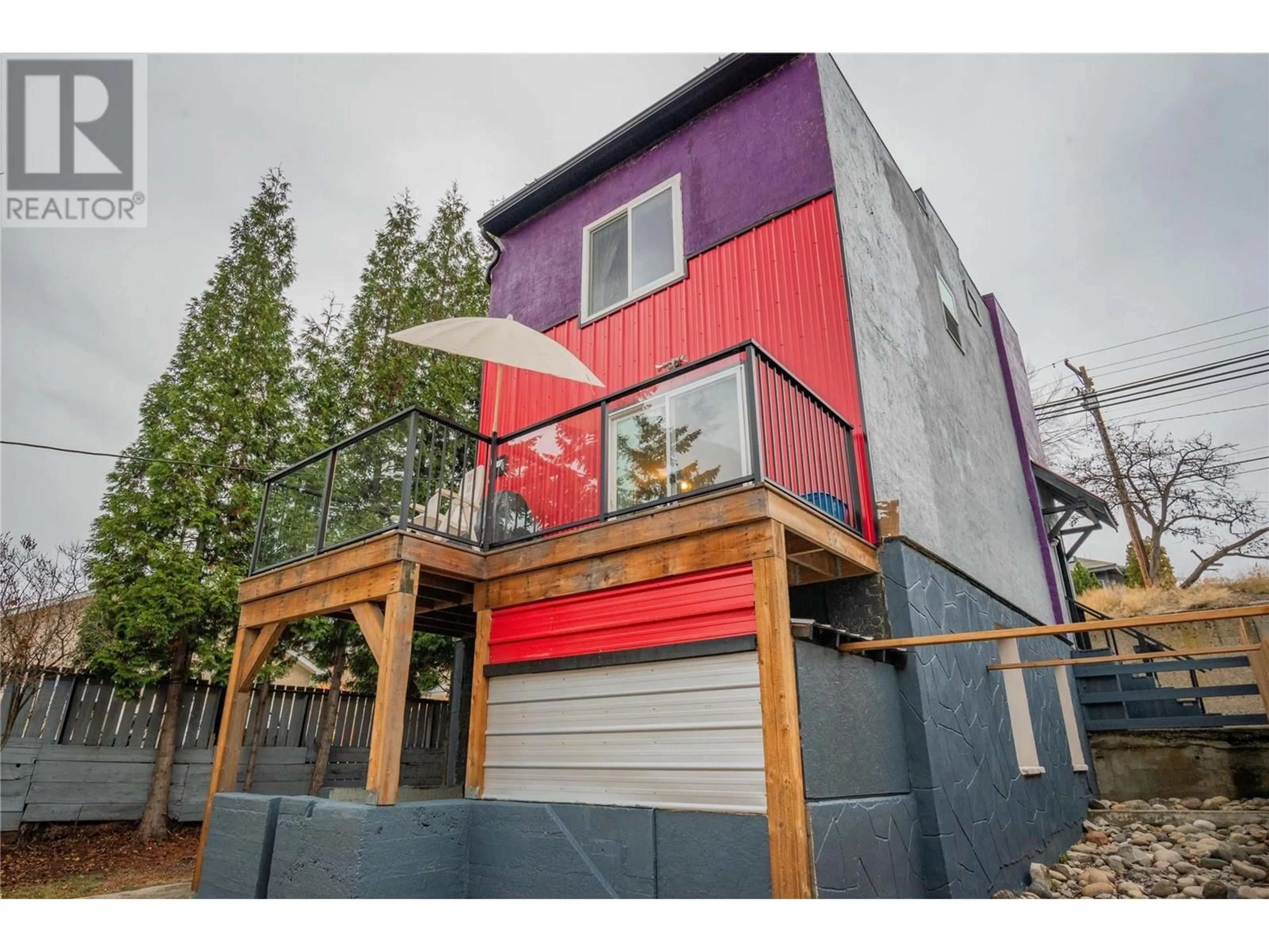 Home with vinyl exterior material, unknown for 1662 COLUMBIA AVENUE, Trail British Columbia V1R1K2