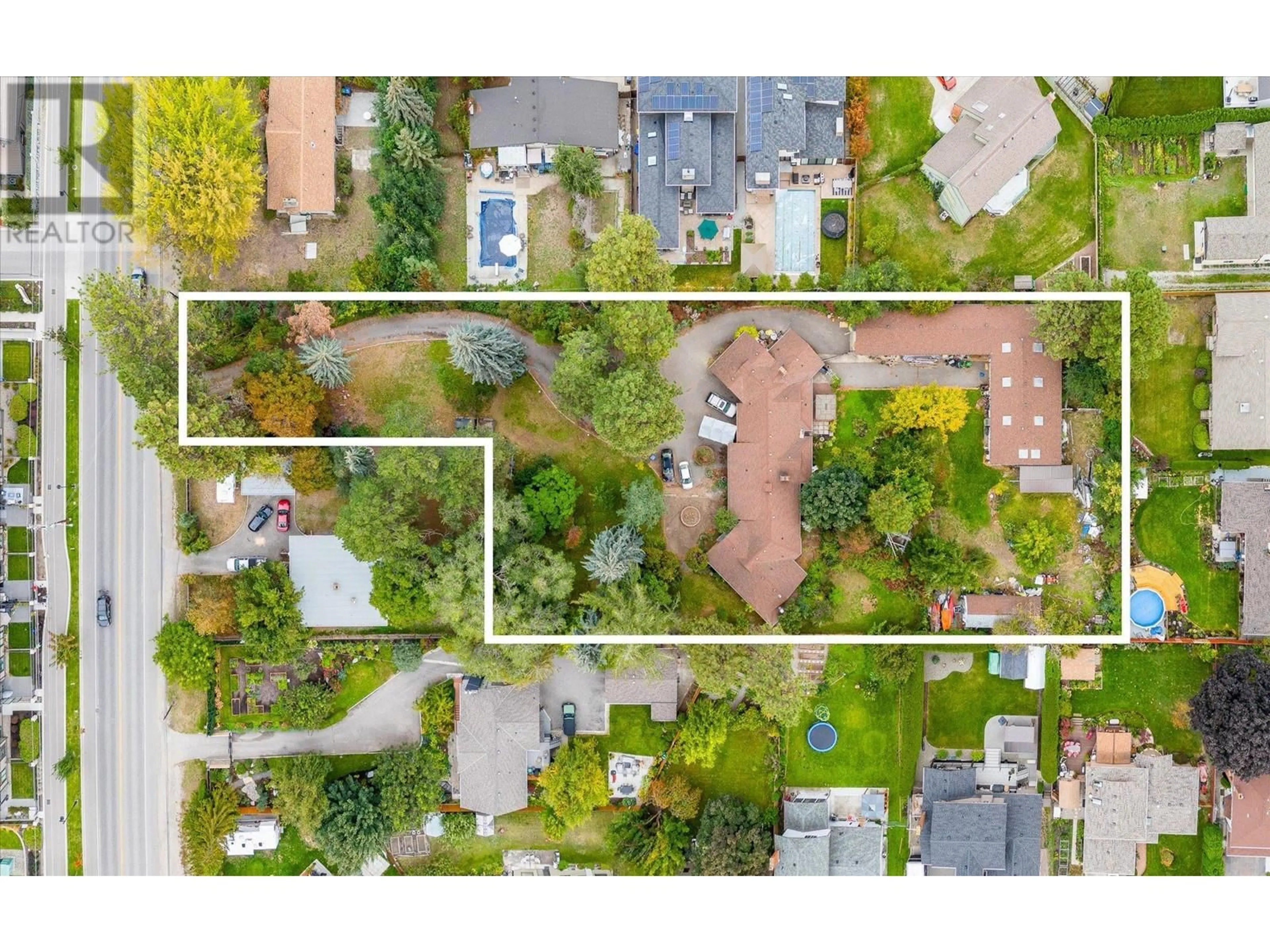 A pic from outside/outdoor area/front of a property/back of a property/a pic from drone, street for 4377 LAKESHORE ROAD, Kelowna British Columbia V1W1W6