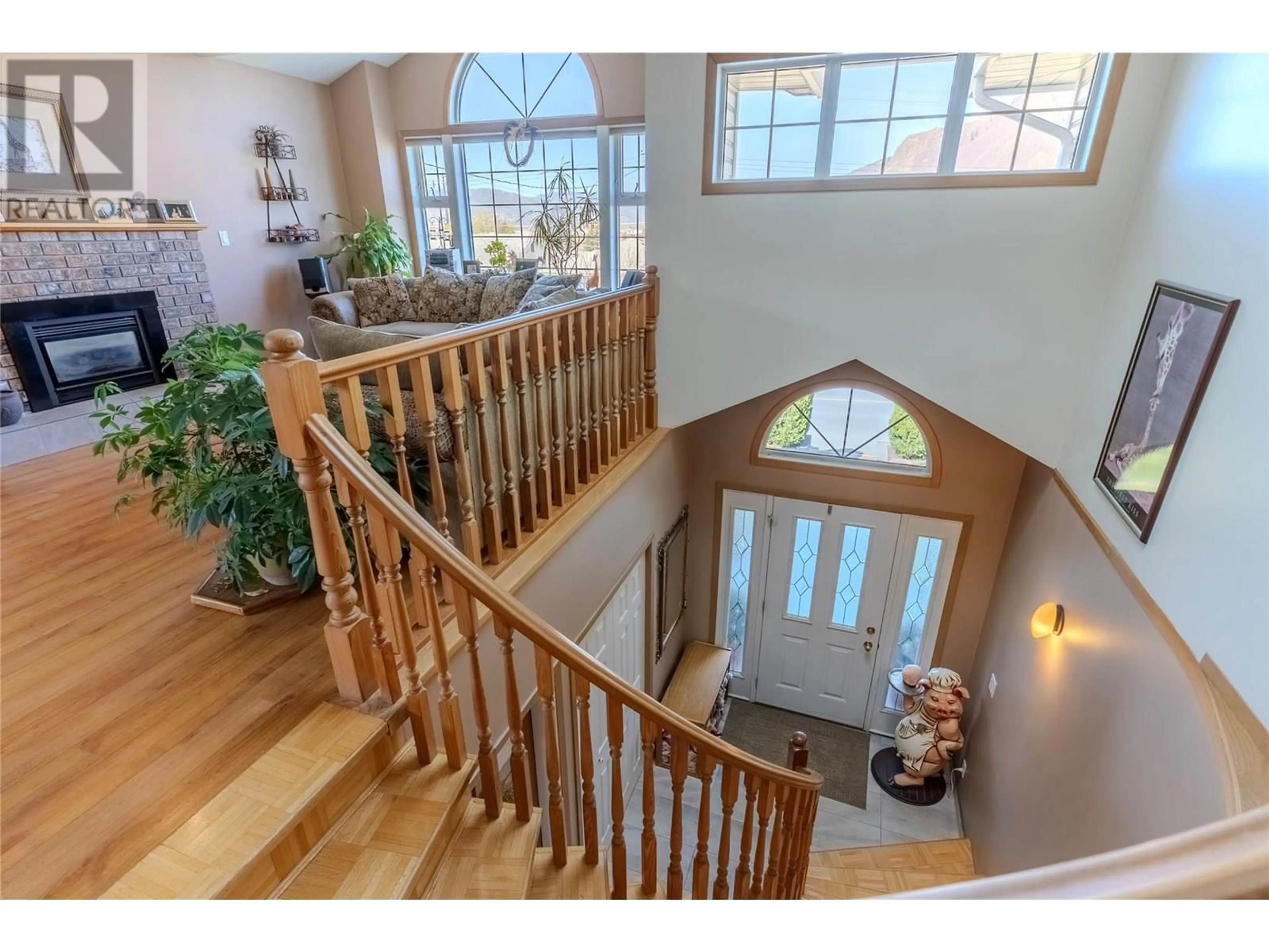 Indoor foyer for 921 COLUMBIA STREET, Kamloops British Columbia V2C2V8
