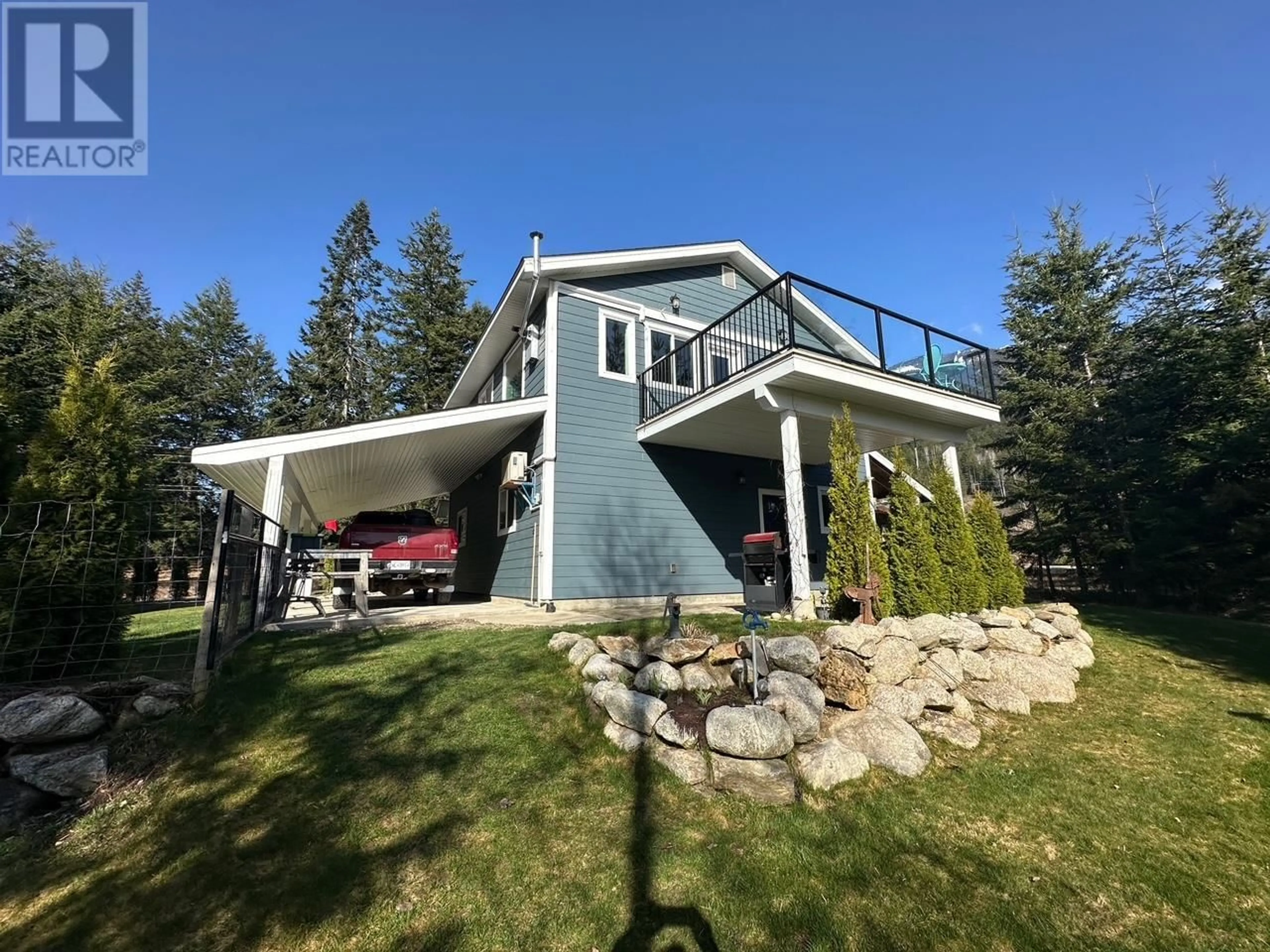 Home with vinyl exterior material, water/lake/river/ocean view for 730 HEYLAND ROAD, Balfour British Columbia V0G1C0