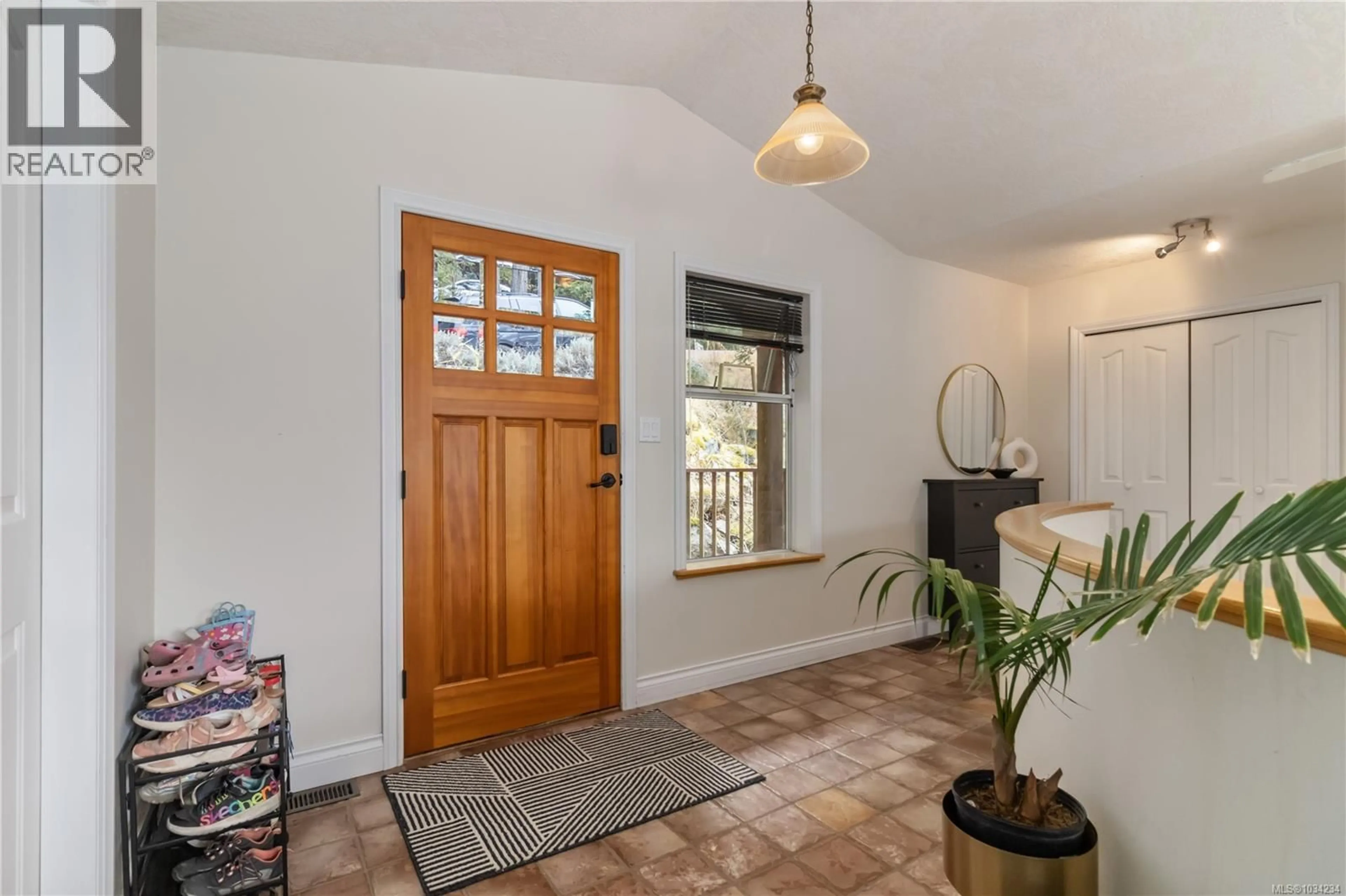 Indoor entryway for 6878 MARK LANE, Central Saanich British Columbia V9E2A1