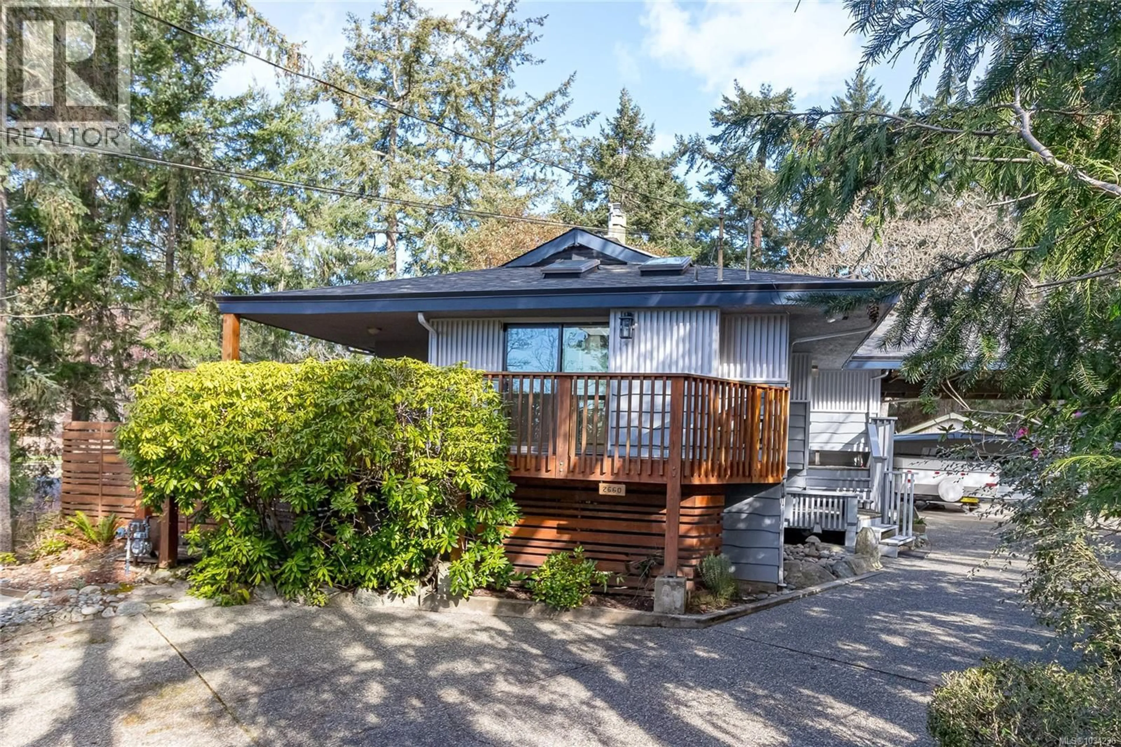 Home with vinyl exterior material, street for 2660 MACDONALD DRIVE EAST, Saanich British Columbia V8N1X9