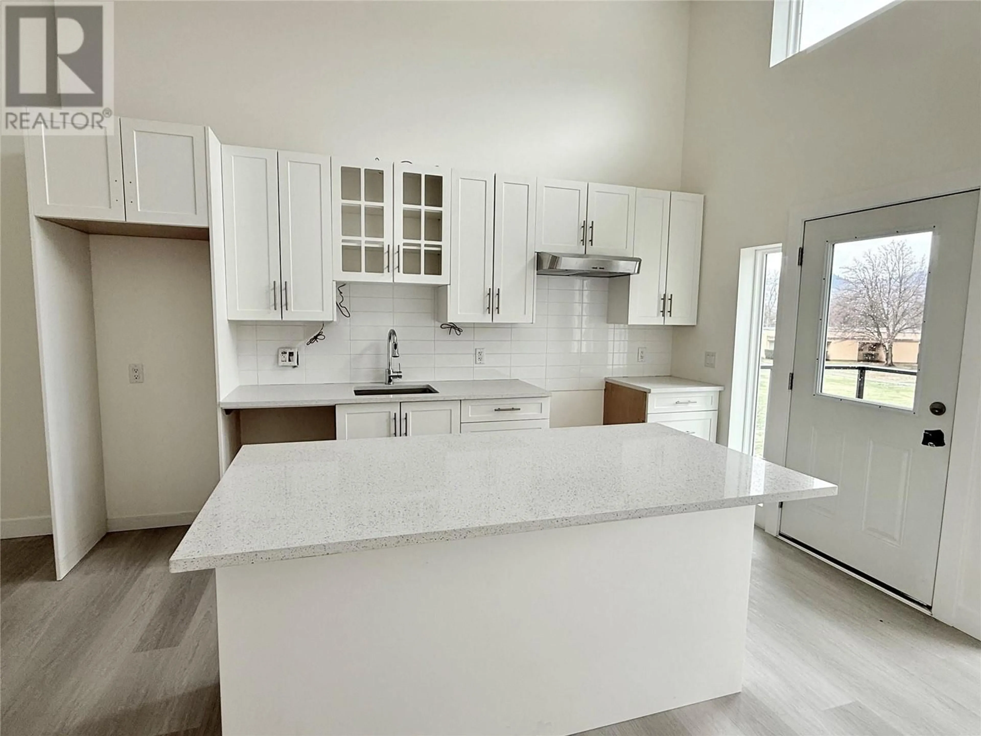 Open concept kitchen, ceramic/tile floor for 204 - 937 SPILLWAY ROAD, Oliver British Columbia V0H1T8