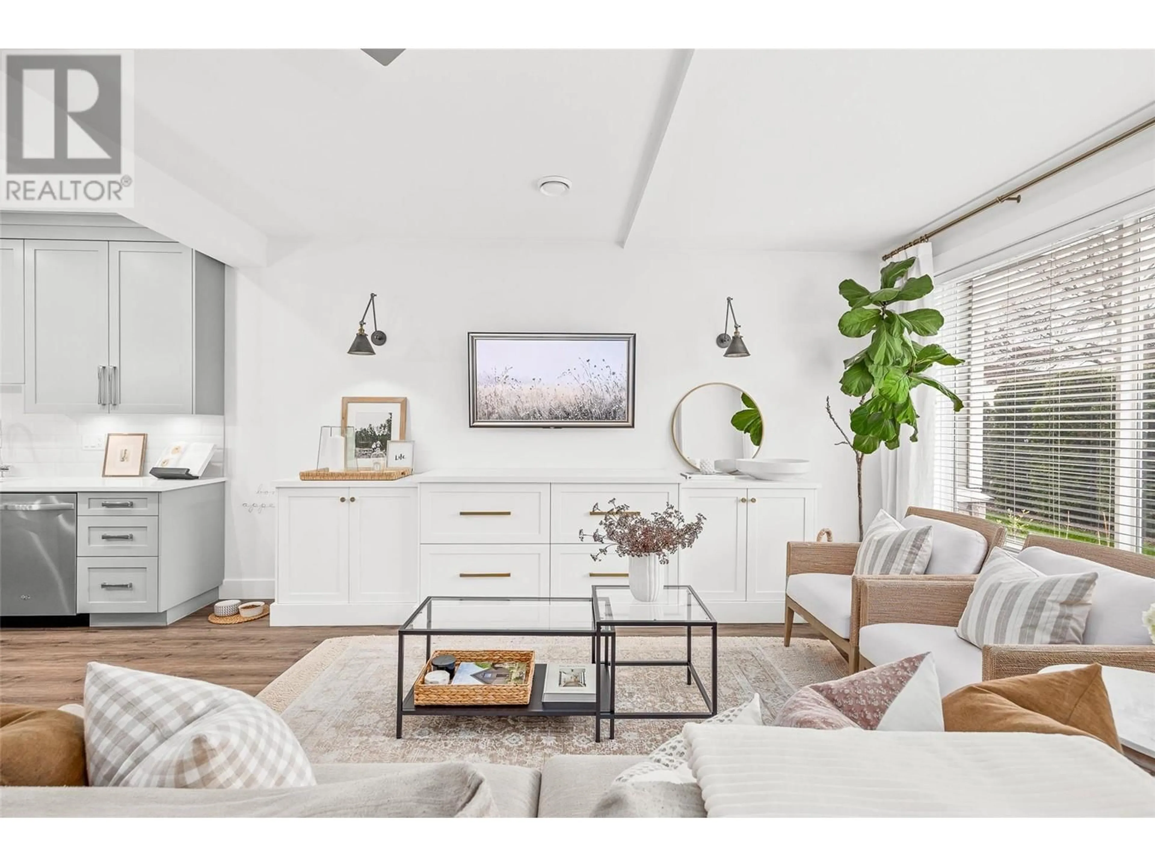 Living room with furniture, unknown for 764 PATTERSON AVENUE, Kelowna British Columbia V1Y5C8