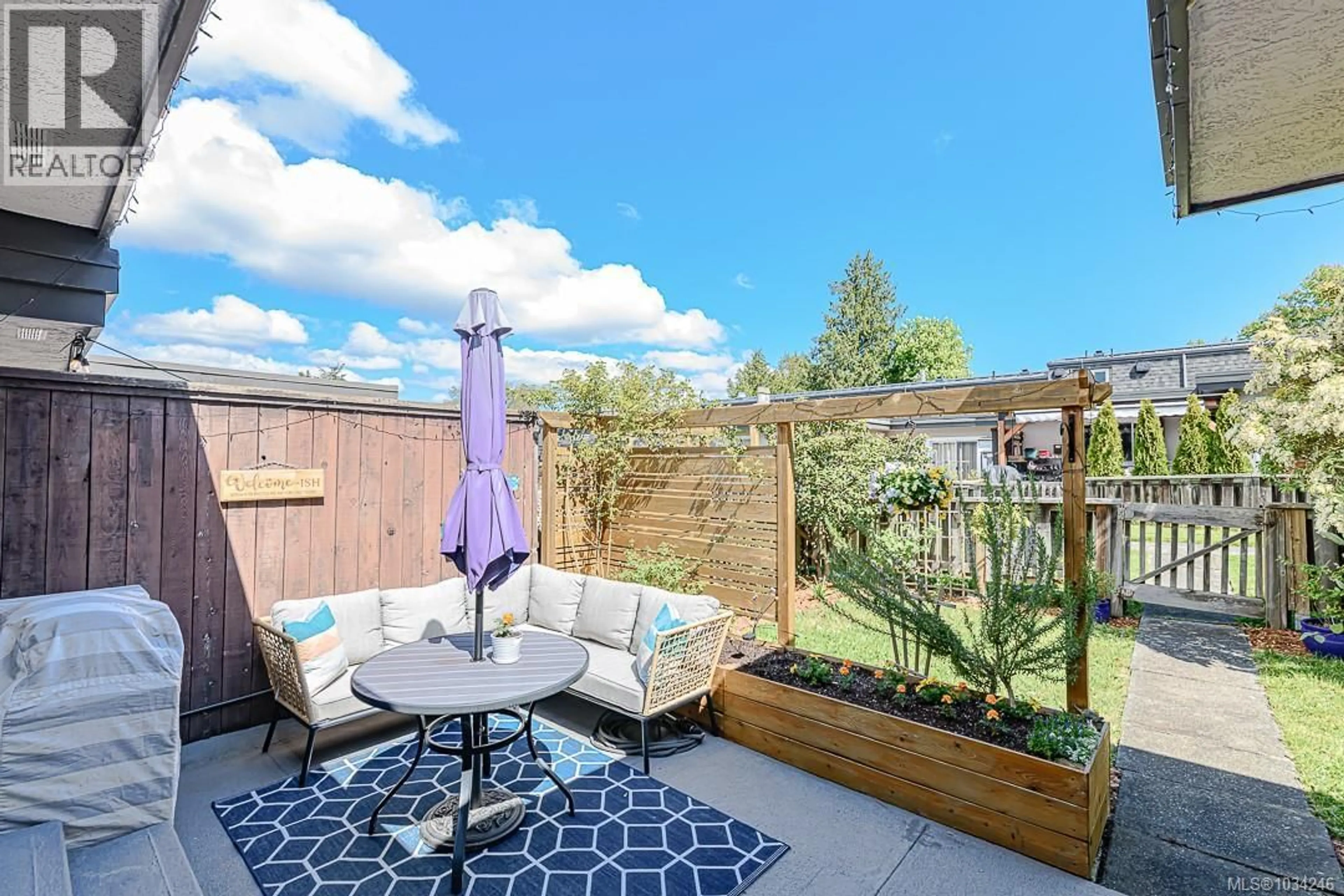 Patio, water/lake/river/ocean view for 23 - 3060 HARRIET ROAD, Saanich British Columbia V9A1T5