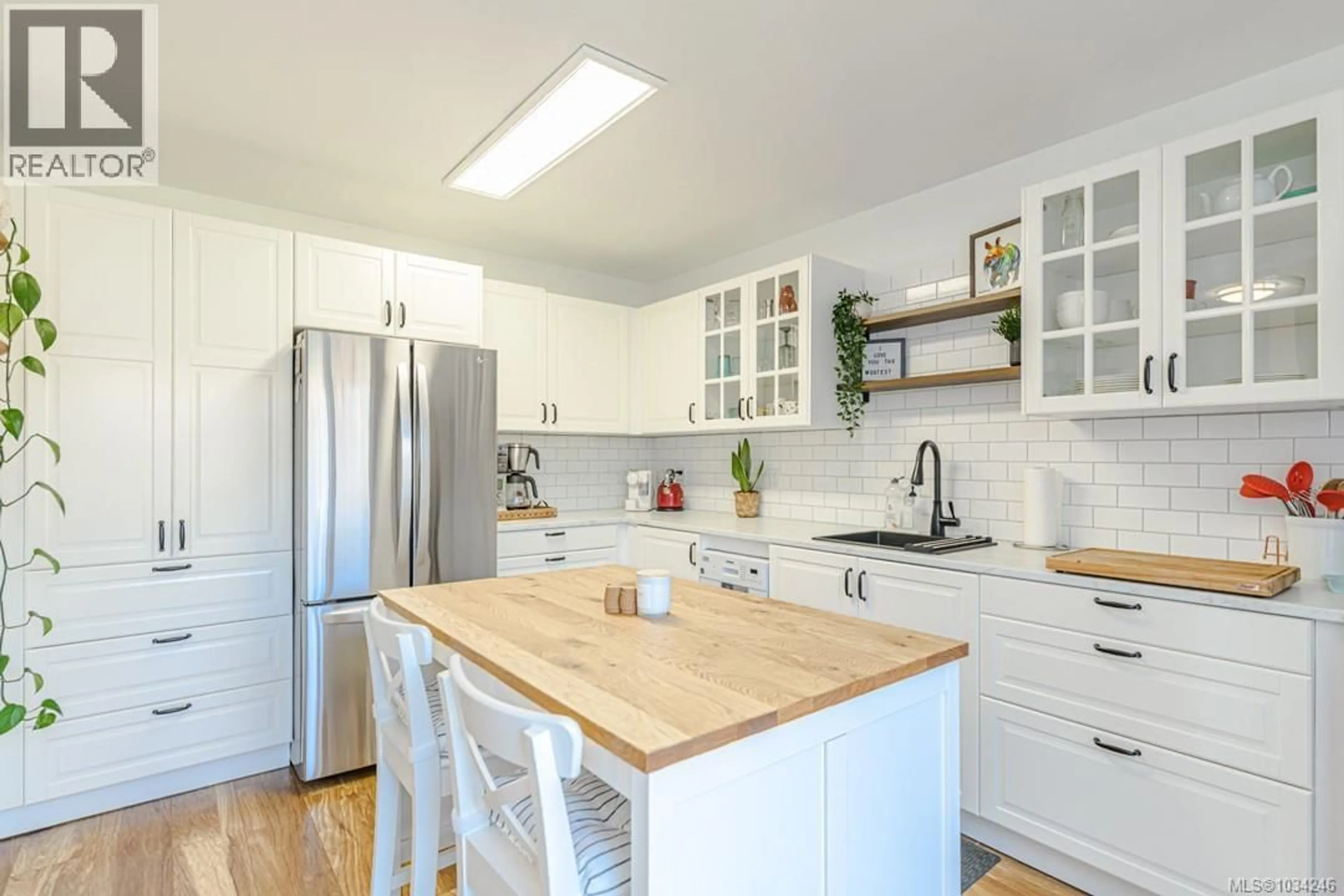 Open concept kitchen, unknown for 23 - 3060 HARRIET ROAD, Saanich British Columbia V9A1T5