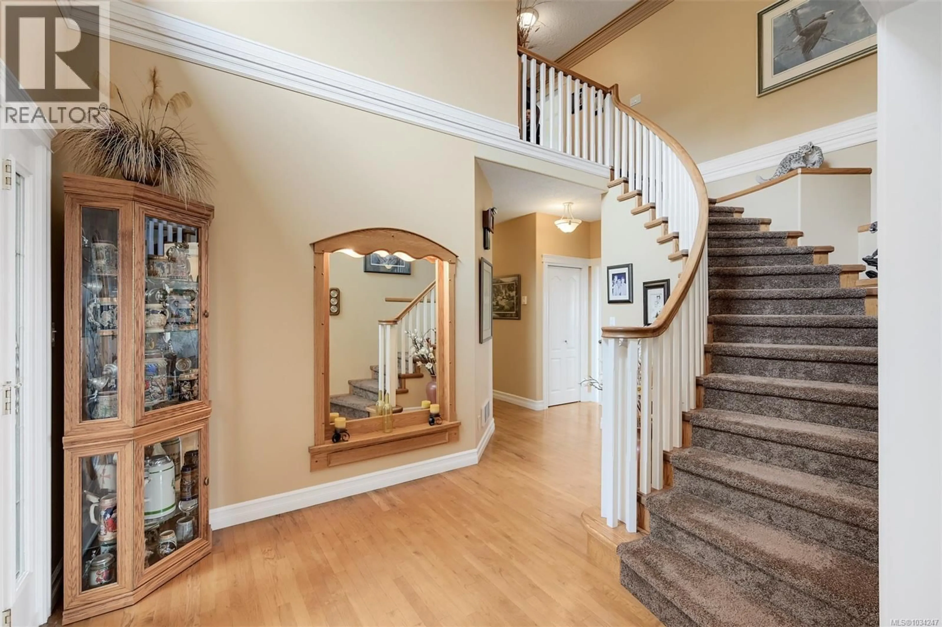 Indoor foyer for 2625 PLATINUM PLACE, Langford British Columbia V9E1L3