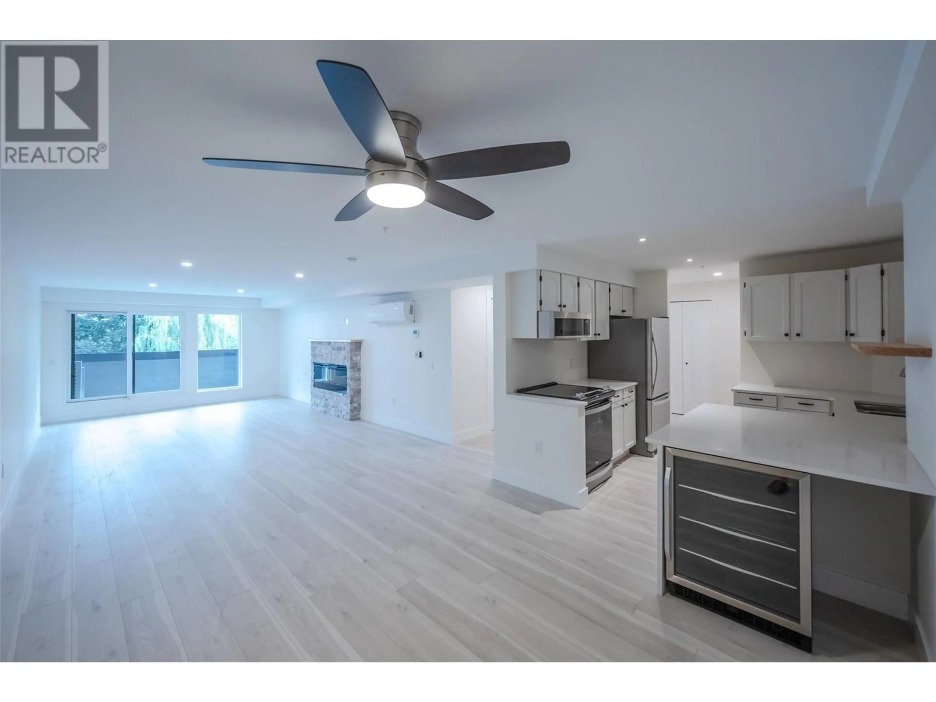Open concept kitchen, unknown for 207 - 217 ELM AVENUE, Penticton British Columbia V2A3W1